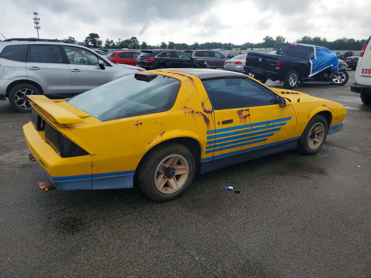 1984 Chevrolet Camaro Желтый vin: 1G1AP87H2EN119441