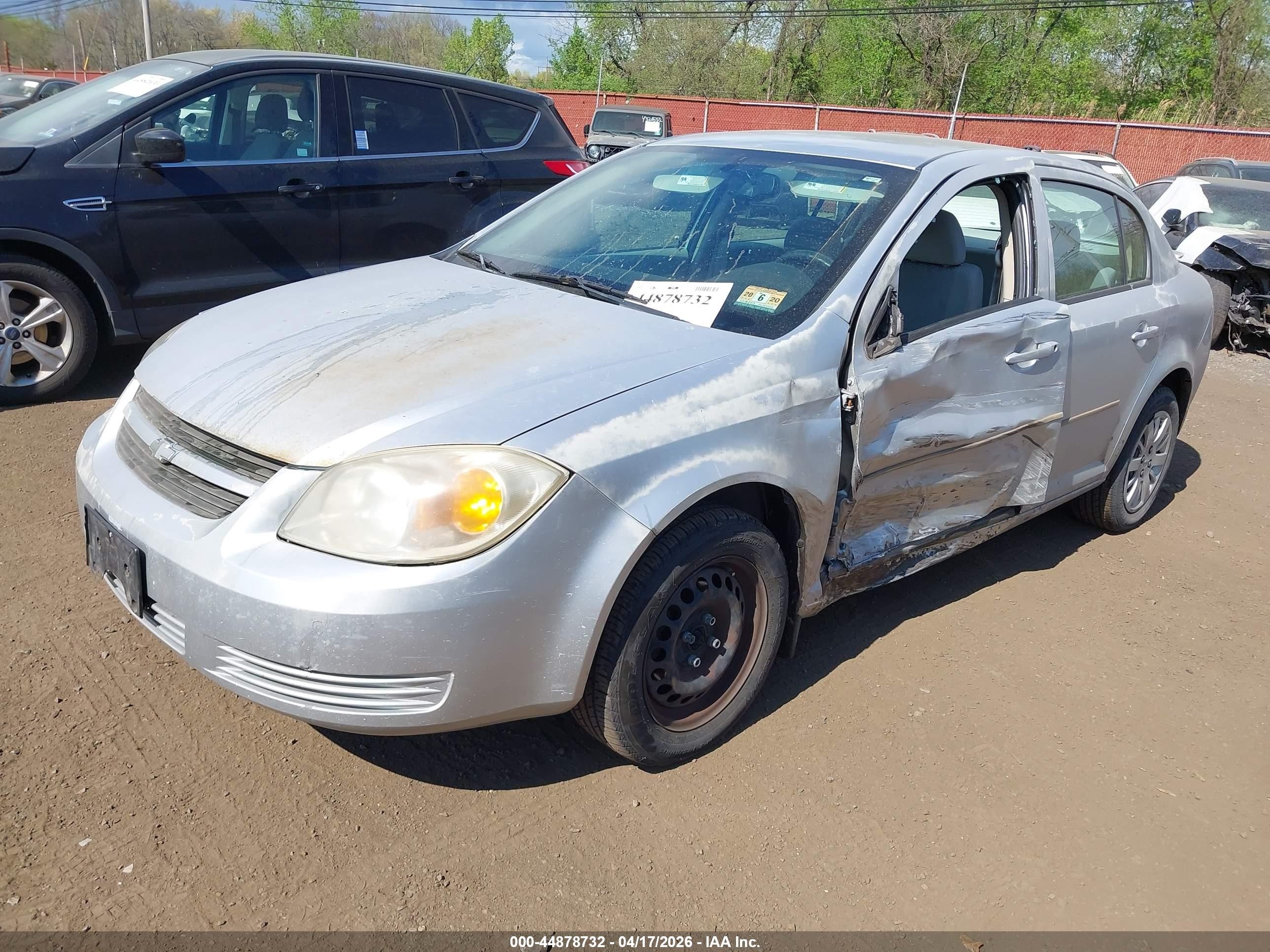 2009 Chevrolet Cobalt Ls Silver vin: 1G1AS58H197209279