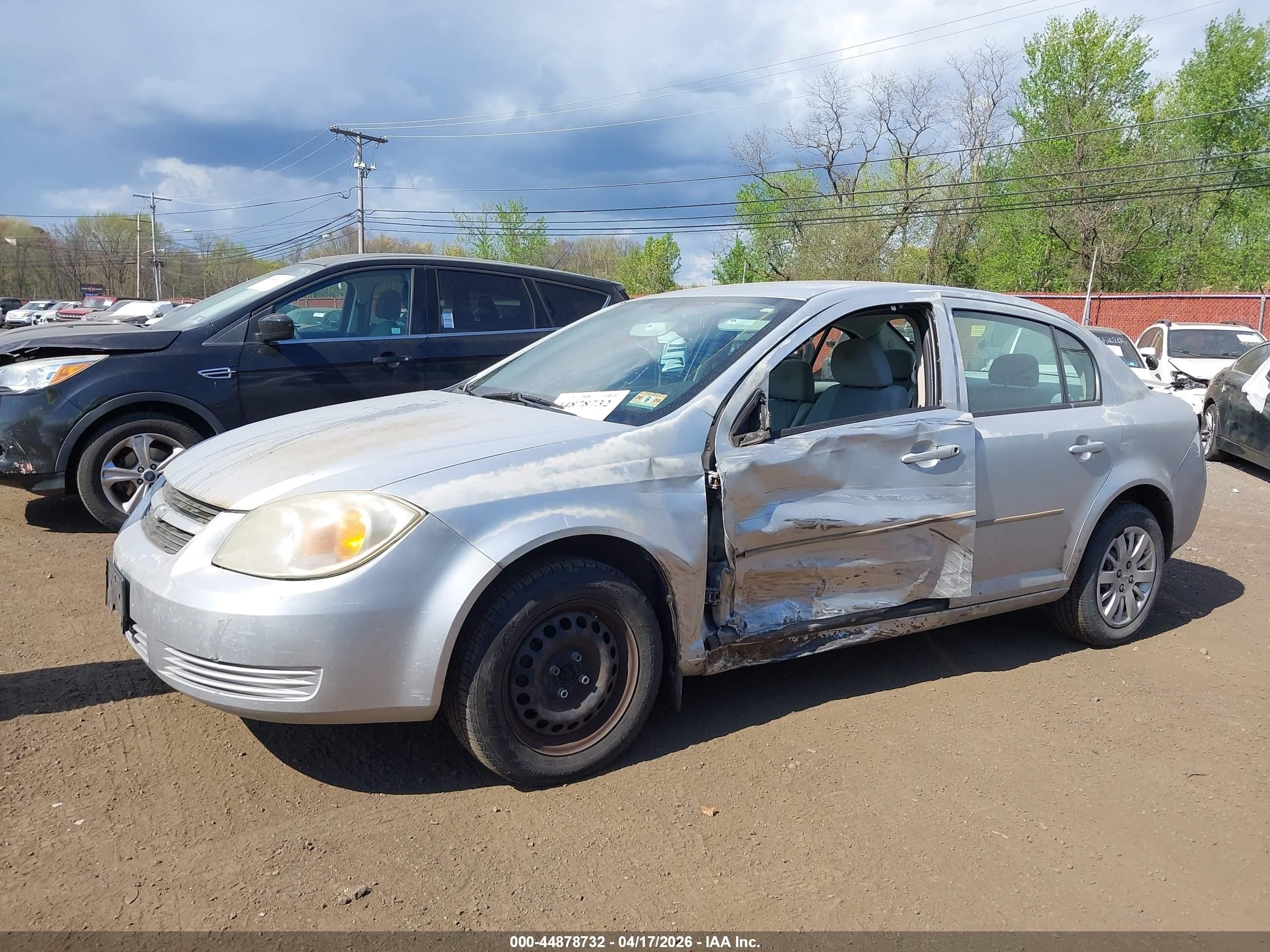 2009 Chevrolet Cobalt Ls Silver vin: 1G1AS58H197209279