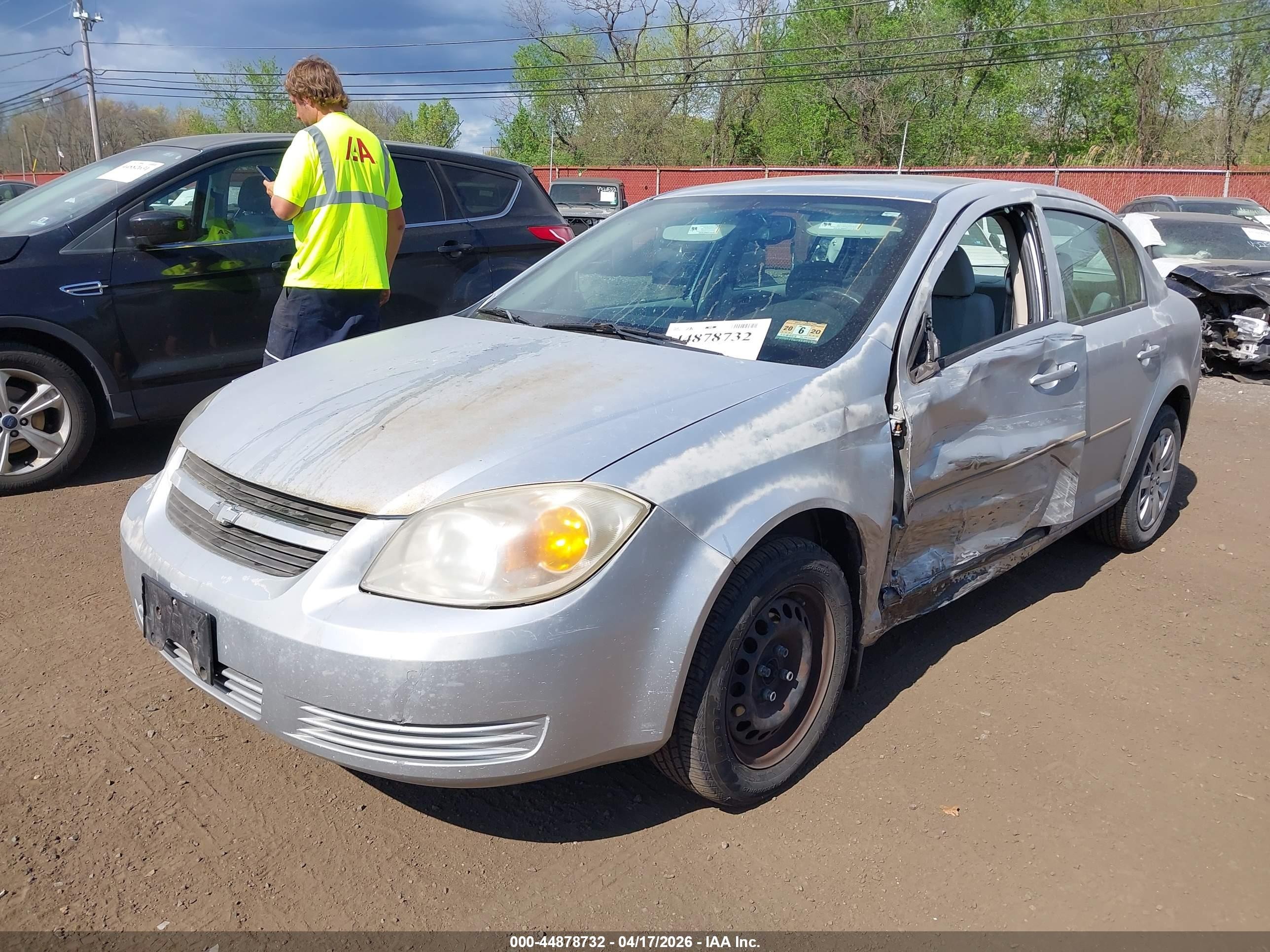 2009 Chevrolet Cobalt Ls Silver vin: 1G1AS58H197209279
