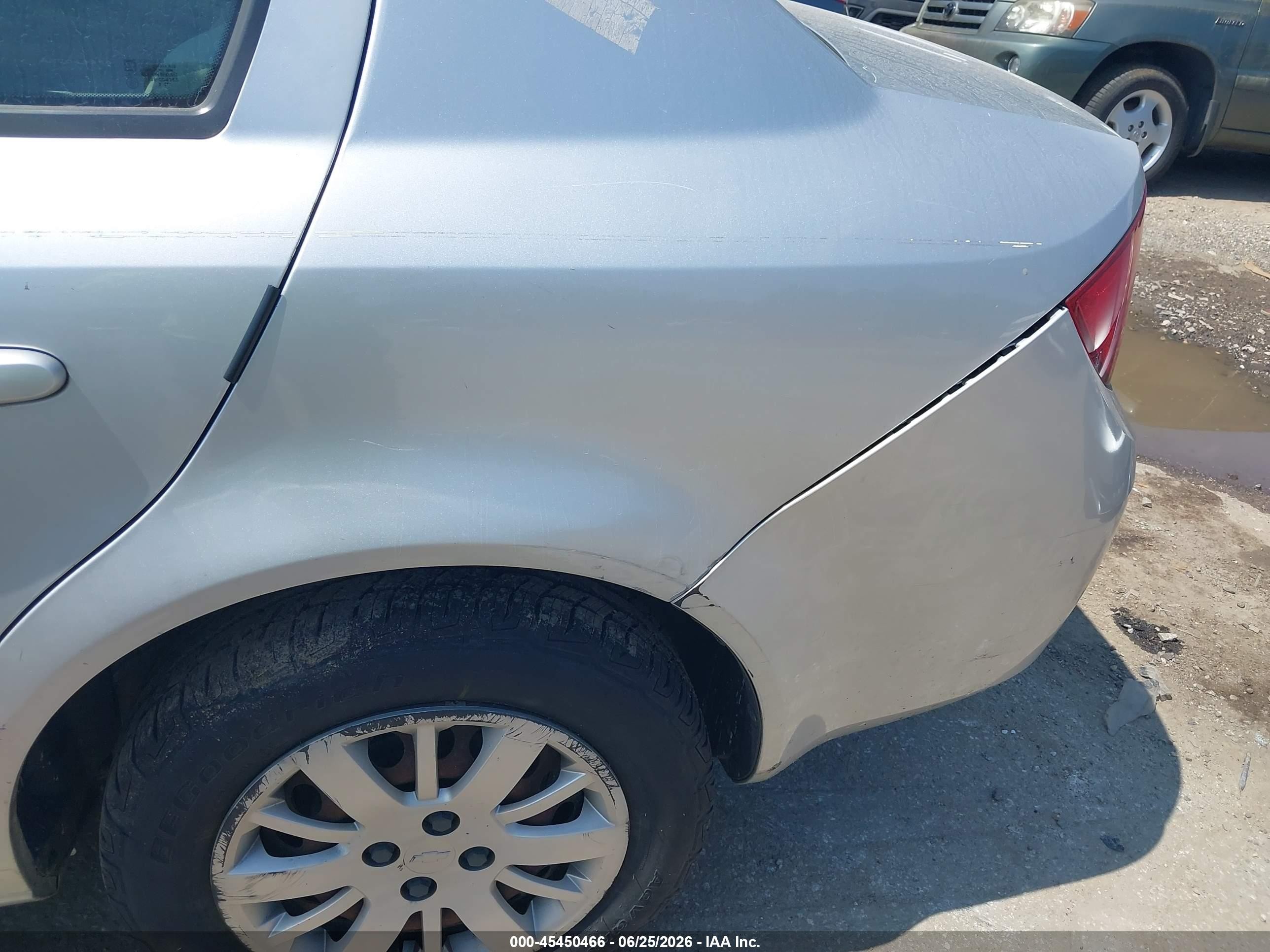 2009 Chevrolet Cobalt Ls Silver vin: 1G1AS58H897208856