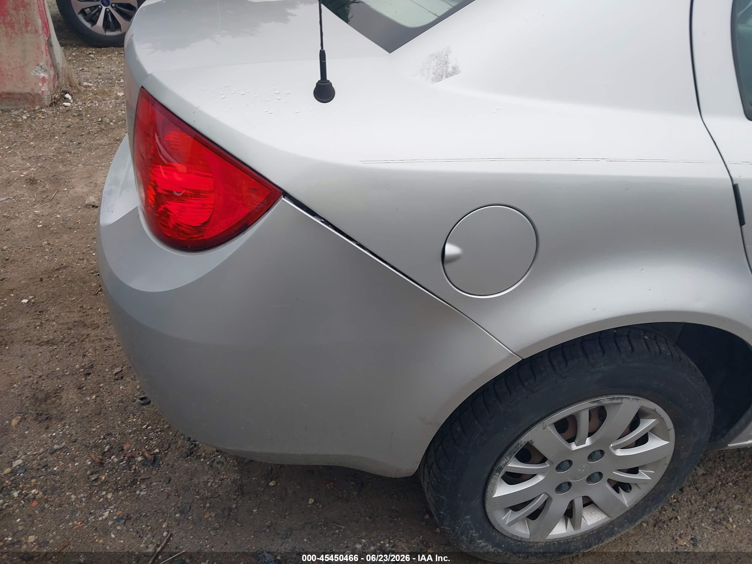 2009 Chevrolet Cobalt Ls Silver vin: 1G1AS58H897208856