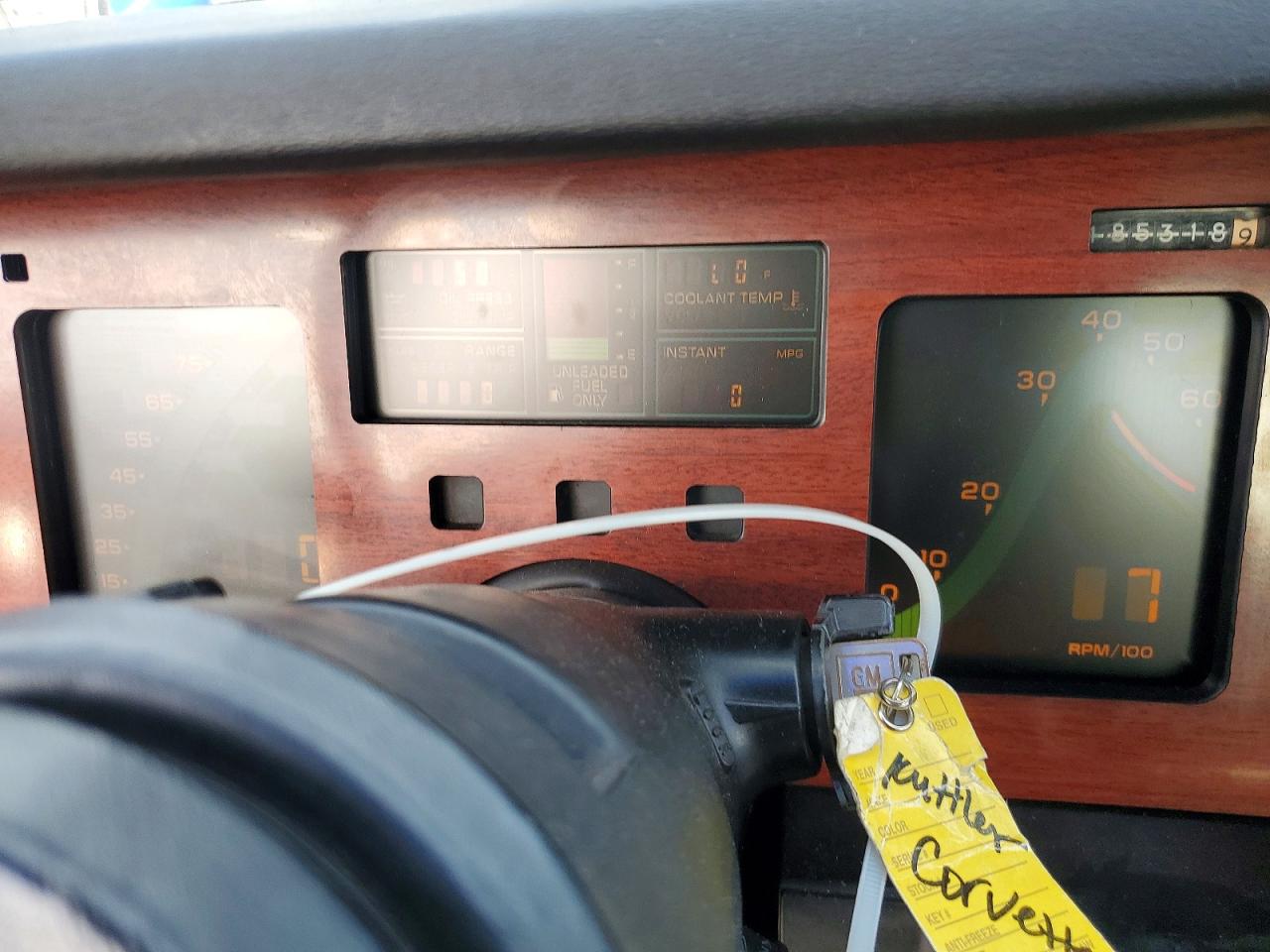 1984 Chevrolet Corvette Серебряный vin: 1G1AY0787E5118770