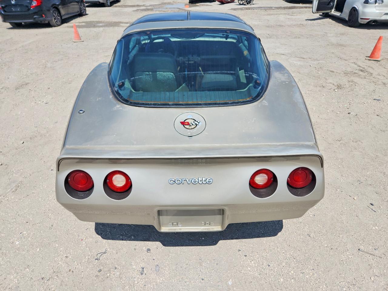 1982 Chevrolet Corvette Tan vin: 1G1AY0788C5121304