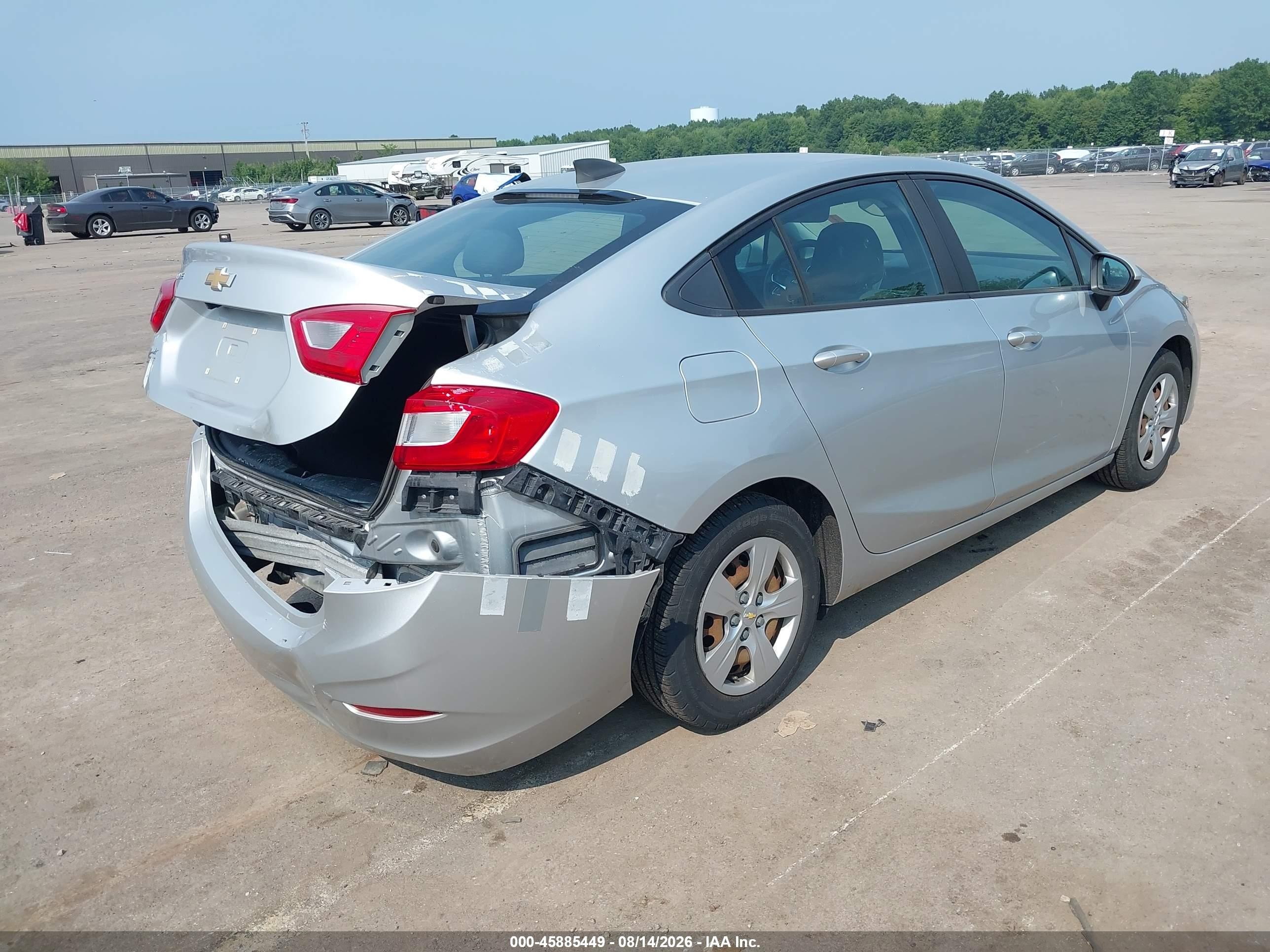 2017 Chevrolet Cruze Ls Auto Серебряный vin: 1G1BC5SM0H7200451