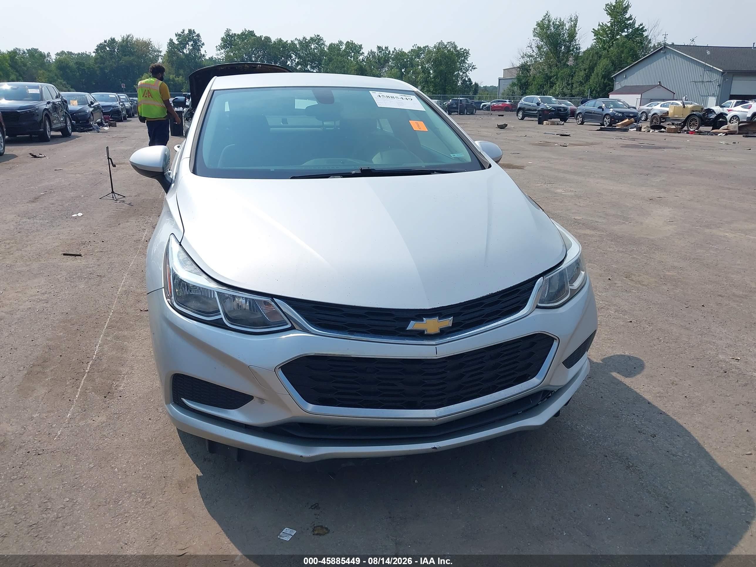 2017 Chevrolet Cruze Ls Auto Серебряный vin: 1G1BC5SM0H7200451