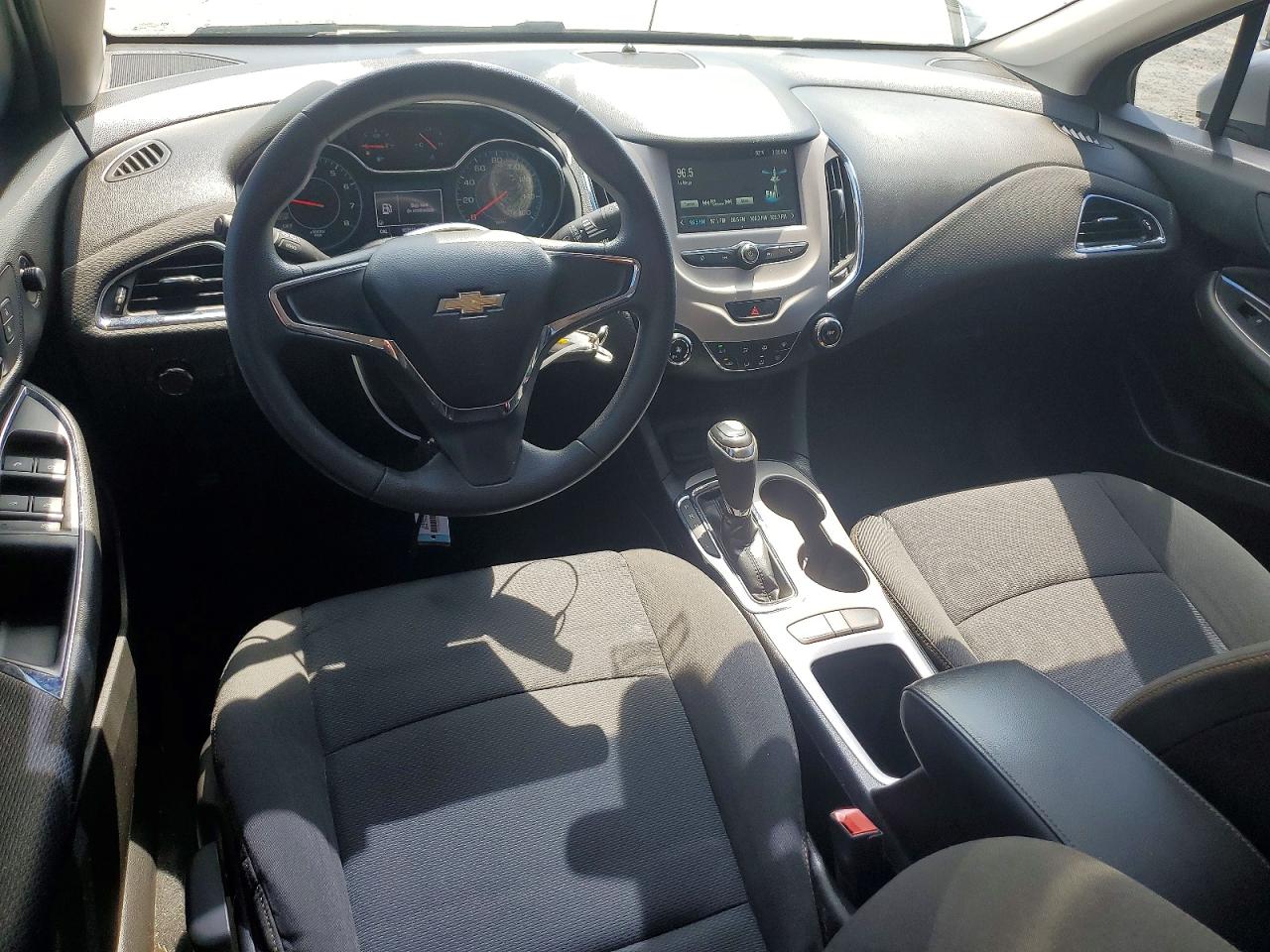 2018 Chevrolet Cruze Ls Silver vin: 1G1BC5SM0J7238560