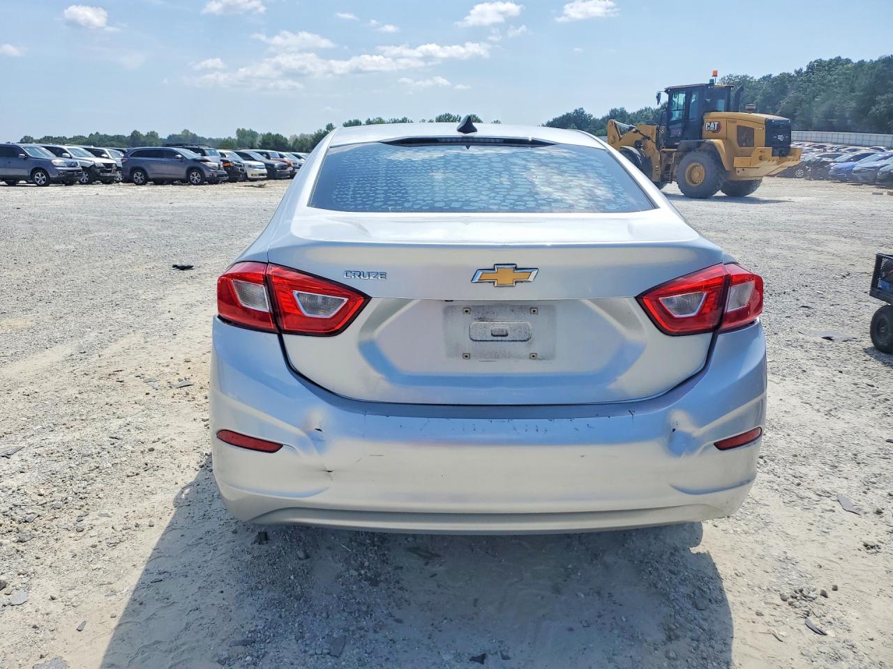 2018 Chevrolet Cruze Ls Silver vin: 1G1BC5SM0J7238560