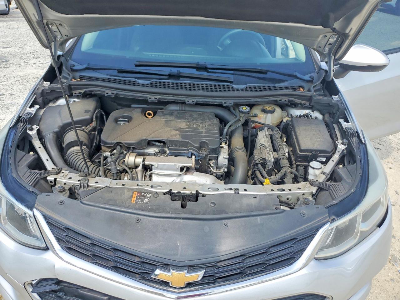 2018 Chevrolet Cruze Ls Silver vin: 1G1BC5SM0J7238560