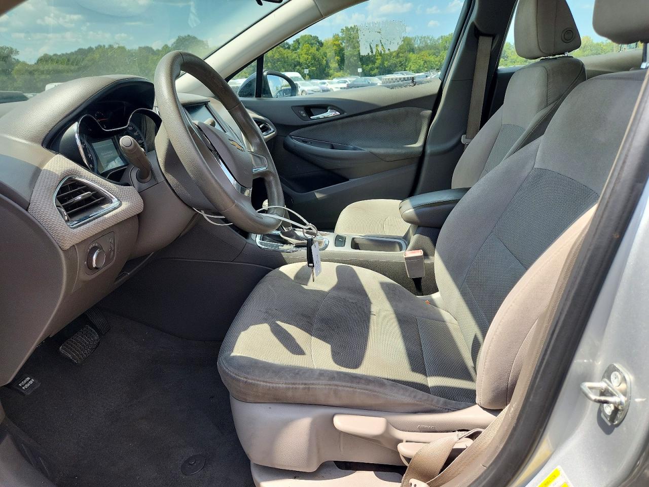 2017 Chevrolet Cruze Ls Silver vin: 1G1BC5SM1H7179271