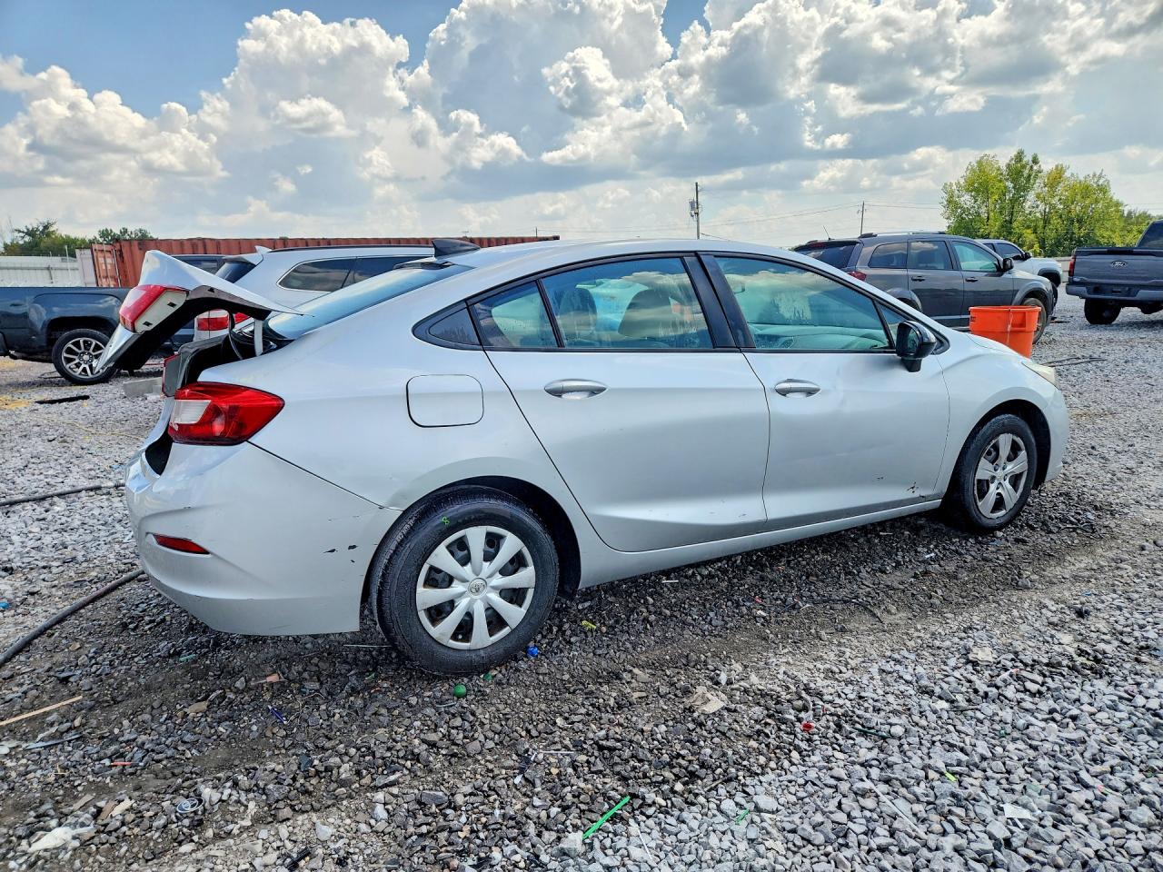 2017 Chevrolet Cruze Ls Silver vin: 1G1BC5SM1H7179271