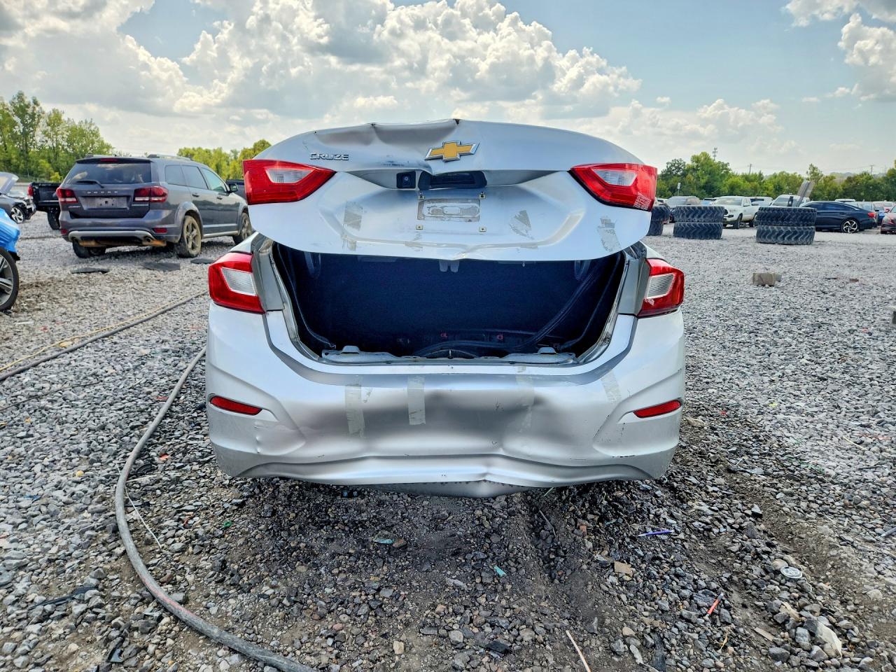 2017 Chevrolet Cruze Ls Silver vin: 1G1BC5SM1H7179271