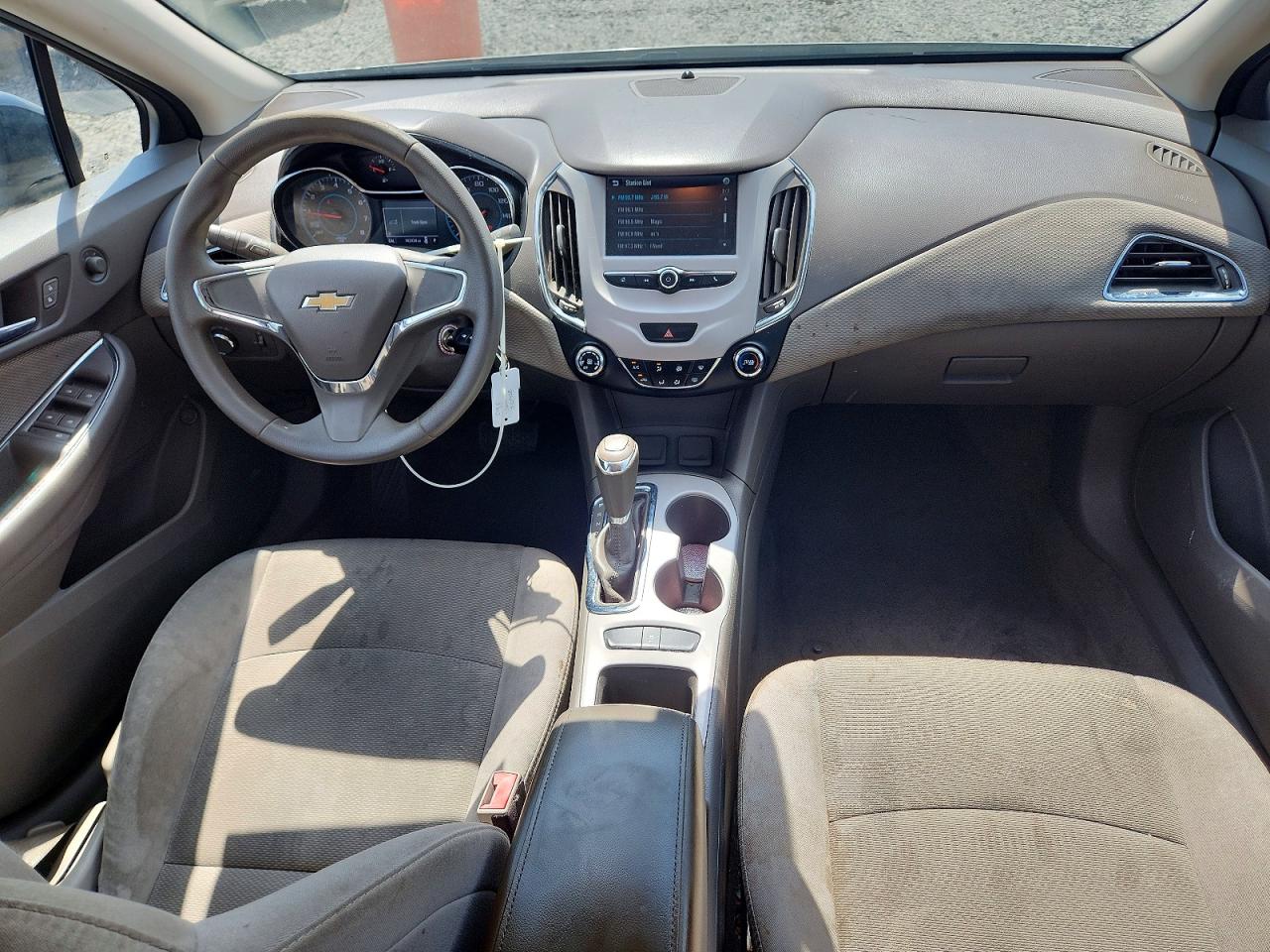2017 Chevrolet Cruze Ls Silver vin: 1G1BC5SM1H7179271