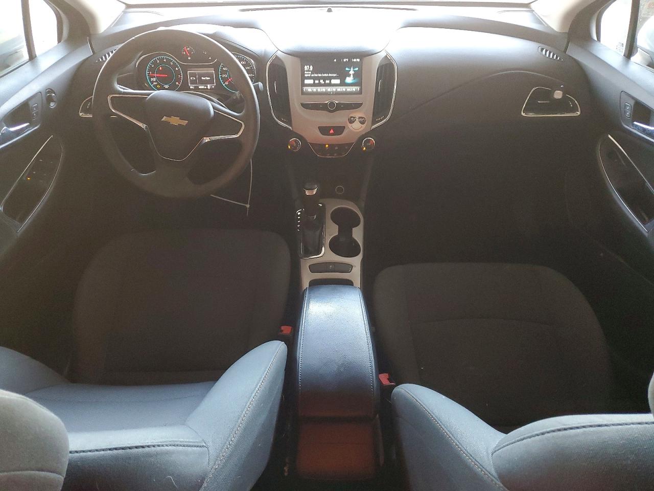 2017 Chevrolet Cruze Ls Silver vin: 1G1BC5SM3H7140763