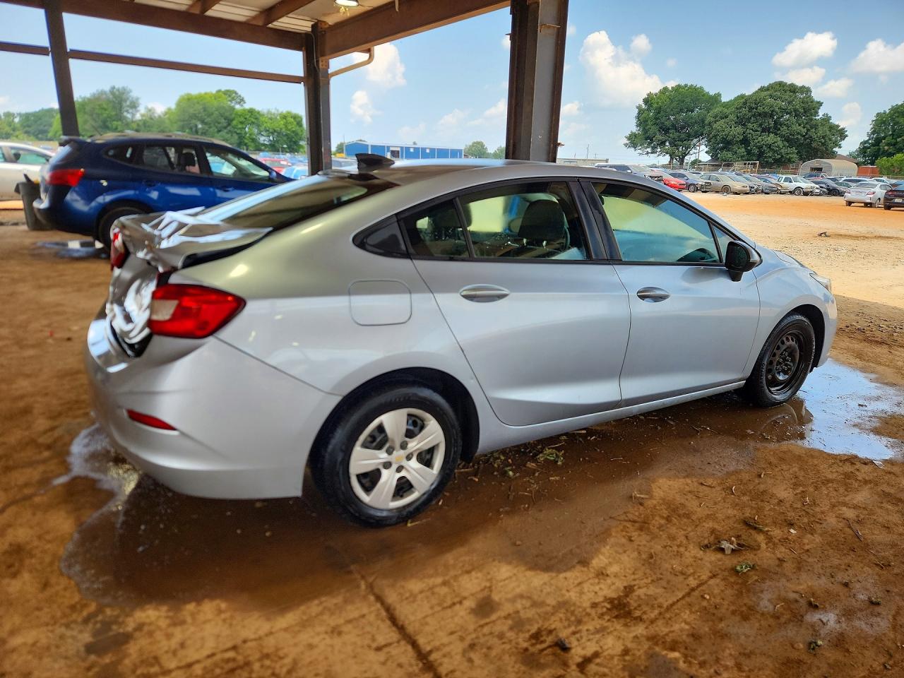 2018 Chevrolet Cruze Ls Серебряный vin: 1G1BC5SM4J7230378