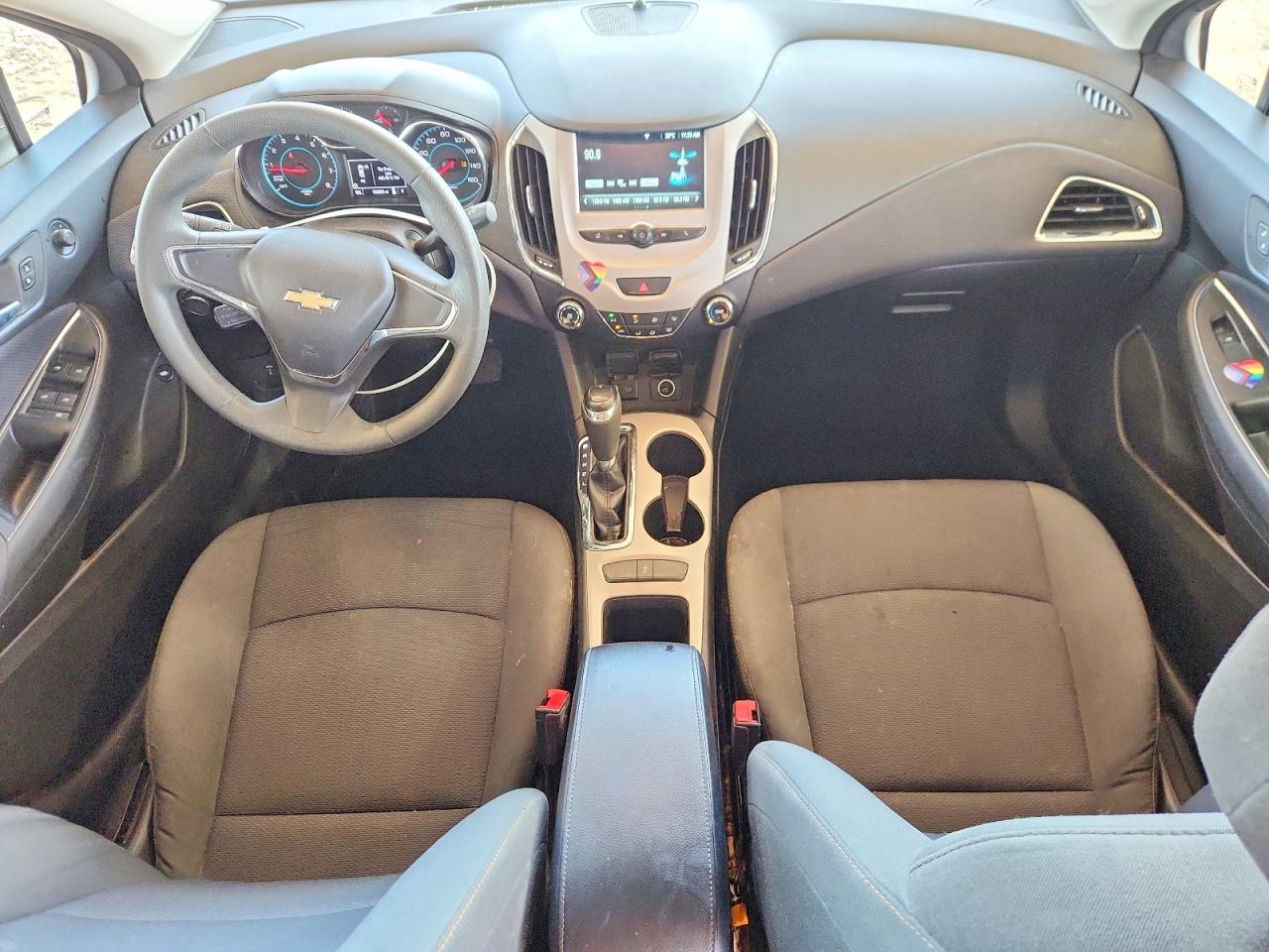2018 Chevrolet Cruze Ls Серебряный vin: 1G1BC5SM4J7230378