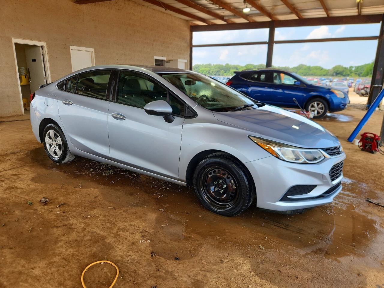 2018 Chevrolet Cruze Ls Серебряный vin: 1G1BC5SM4J7230378