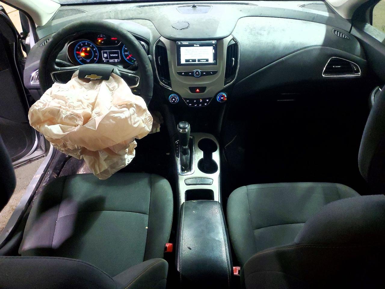 2018 Chevrolet Cruze Ls Серебряный vin: 1G1BC5SM4J7235628