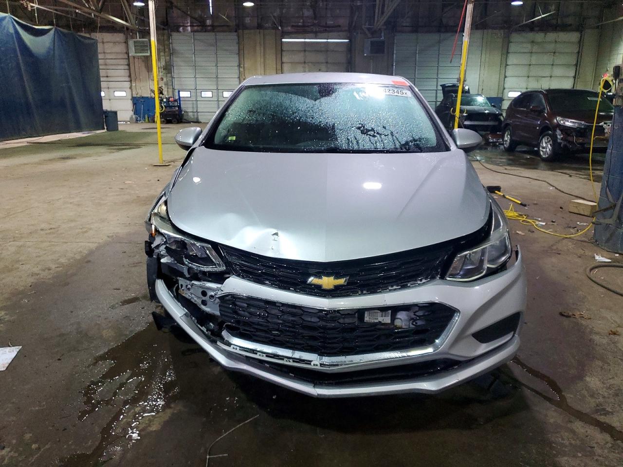 2018 Chevrolet Cruze Ls Серебряный vin: 1G1BC5SM4J7235628