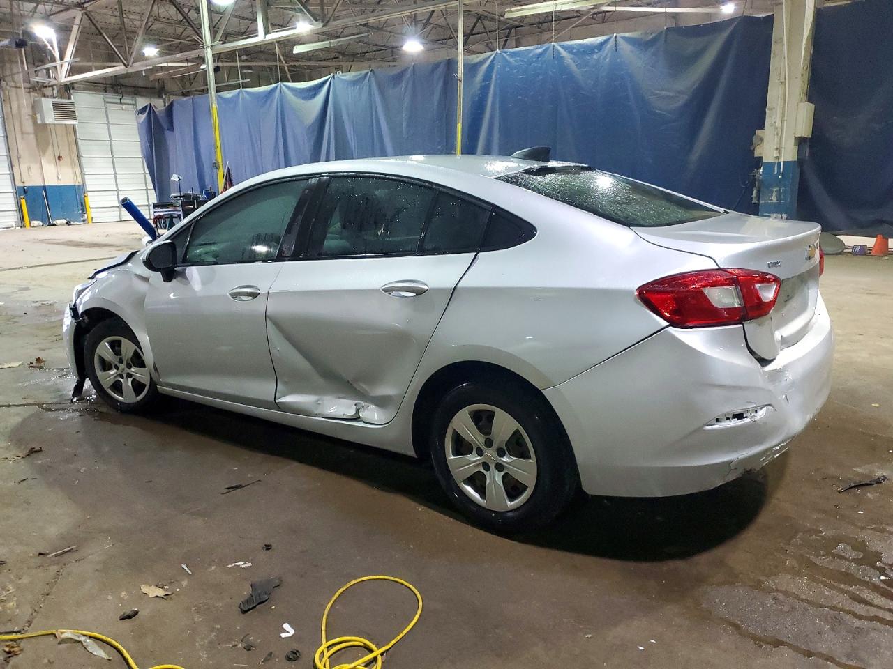 2018 Chevrolet Cruze Ls Серебряный vin: 1G1BC5SM4J7235628