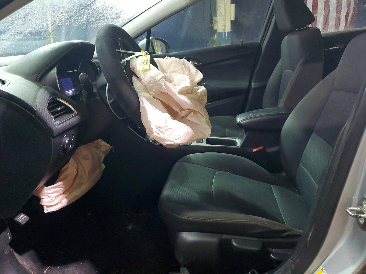 2018 Chevrolet Cruze Ls Серебряный vin: 1G1BC5SM4J7235628