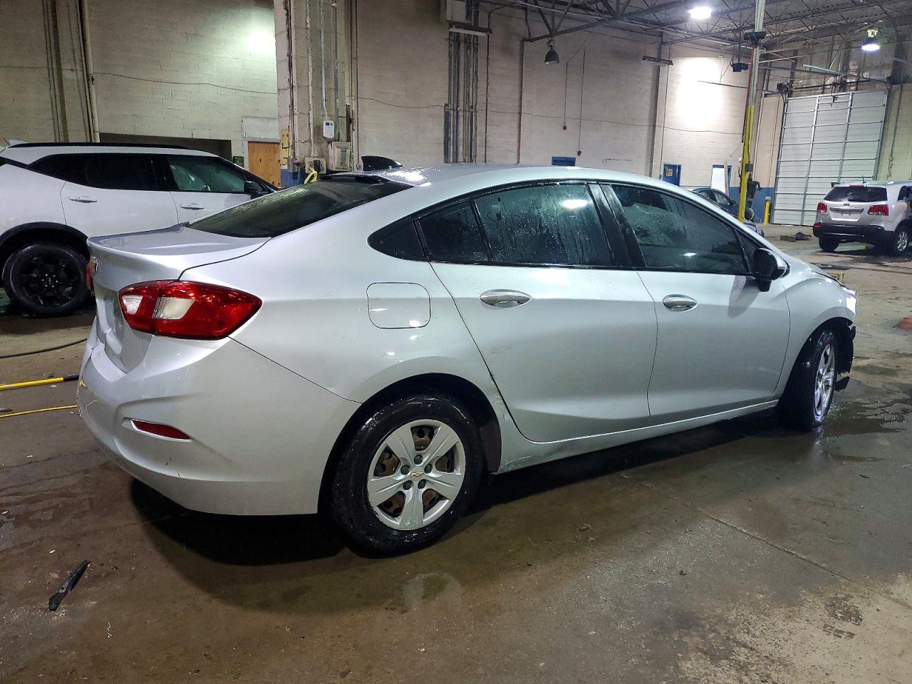 2018 Chevrolet Cruze Ls Серебряный vin: 1G1BC5SM4J7235628