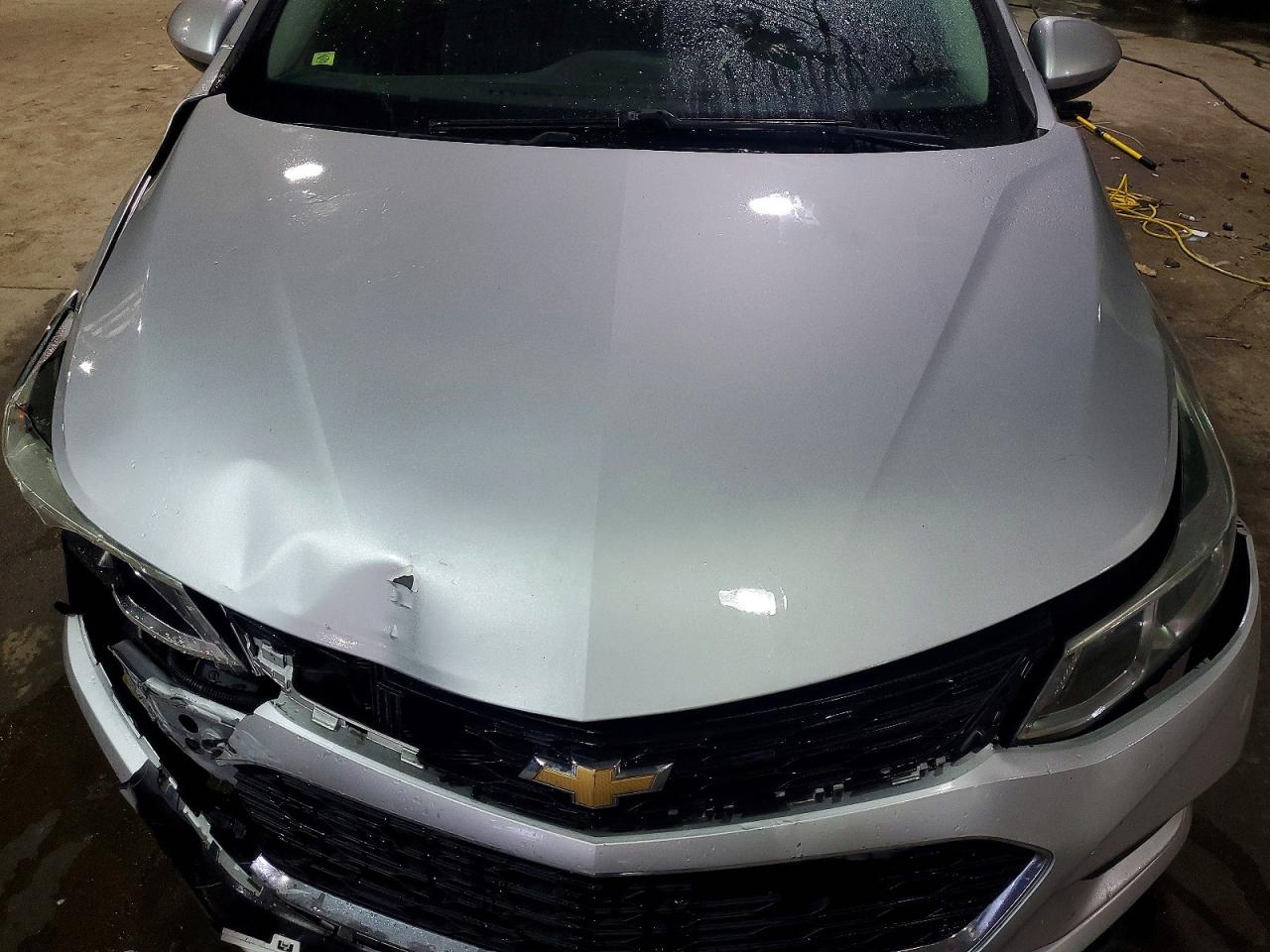 2018 Chevrolet Cruze Ls Серебряный vin: 1G1BC5SM4J7235628