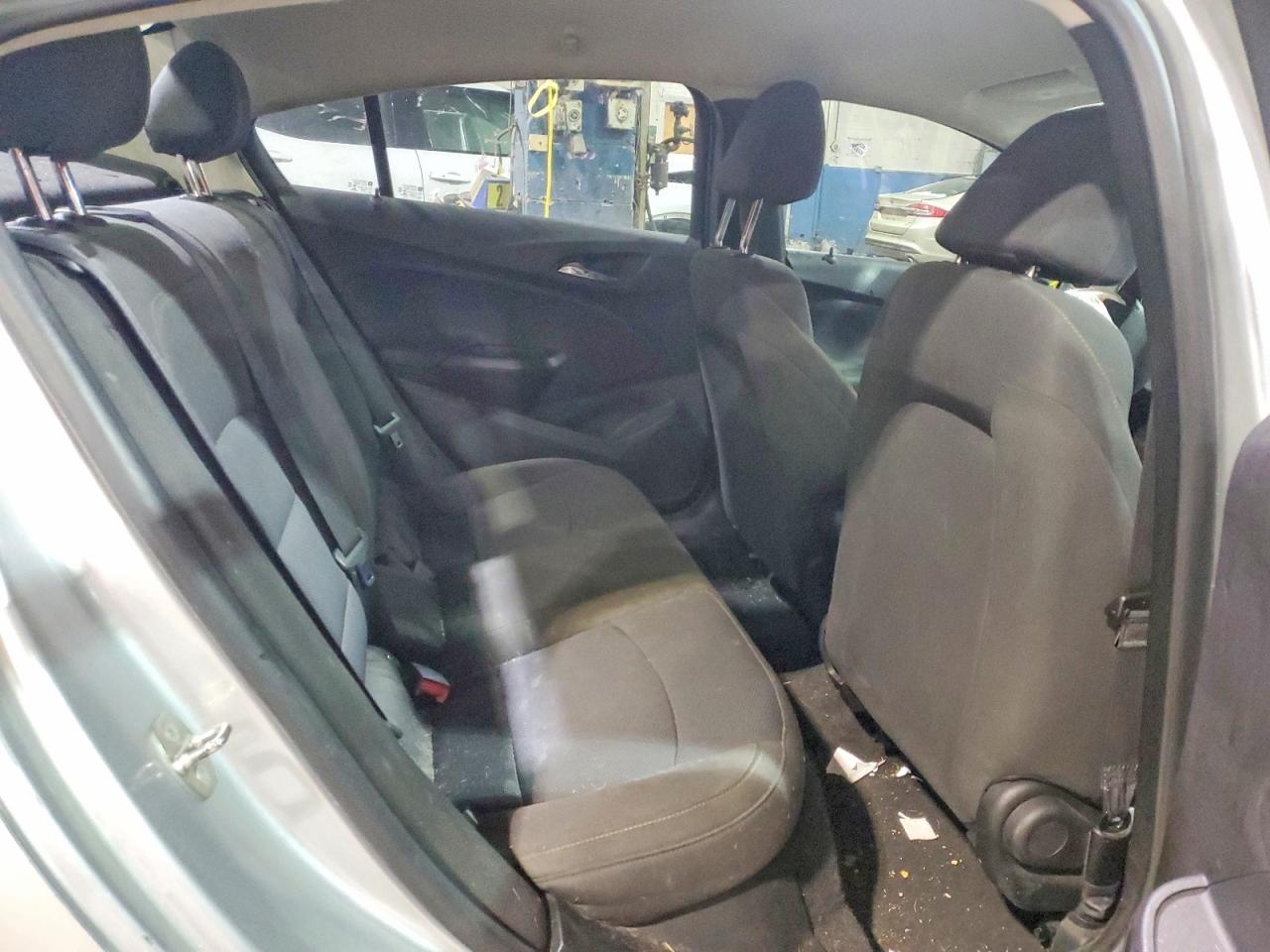 2018 Chevrolet Cruze Ls Серебряный vin: 1G1BC5SM4J7235628