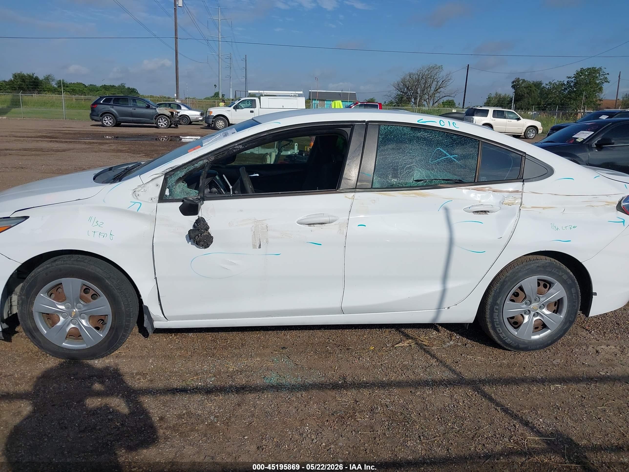 2016 Chevrolet Cruze Ls Auto White vin: 1G1BC5SM5G7257162