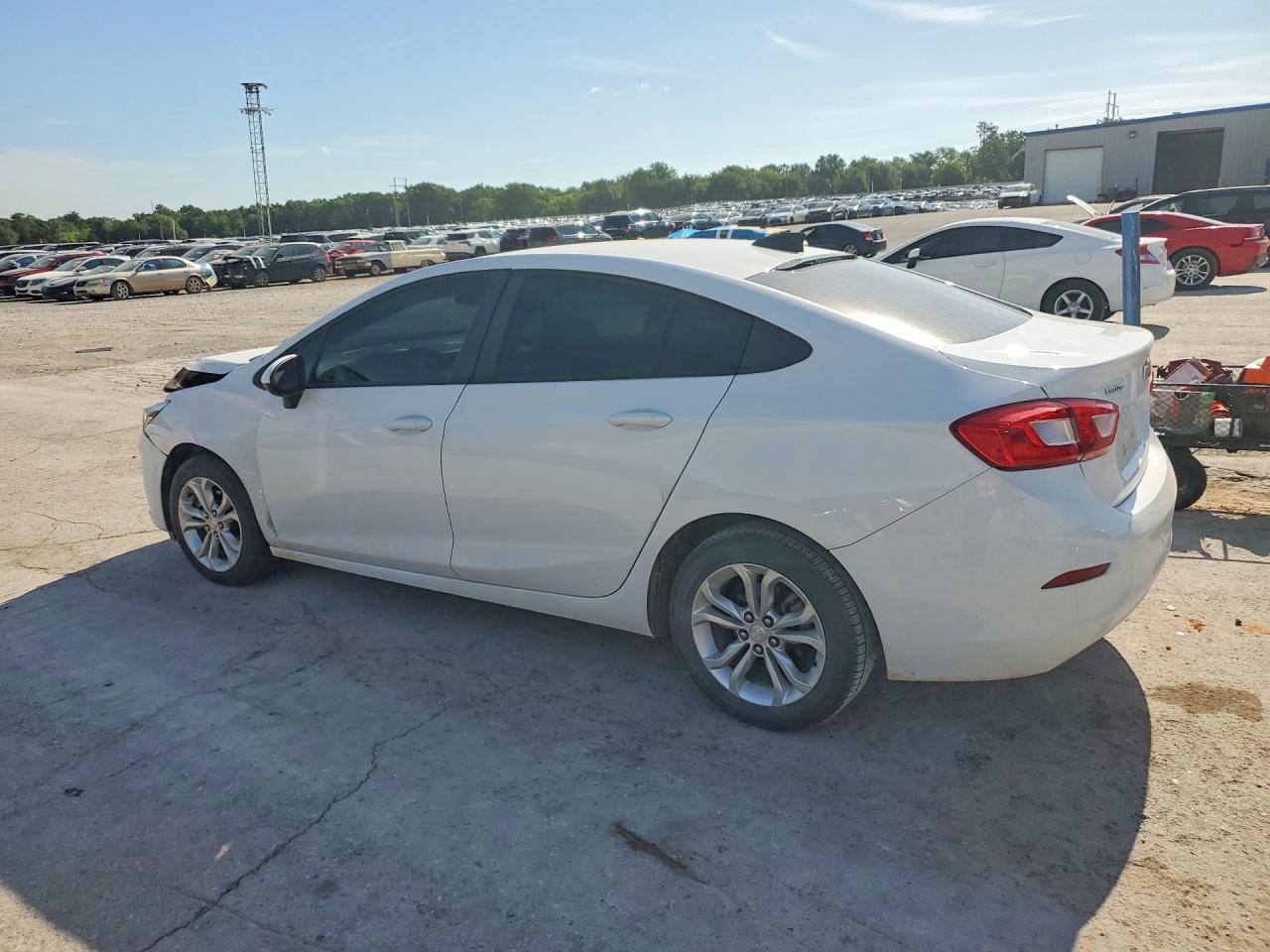 2019 Chevrolet Cruze Ls Белый vin: 1G1BC5SM5K7153408