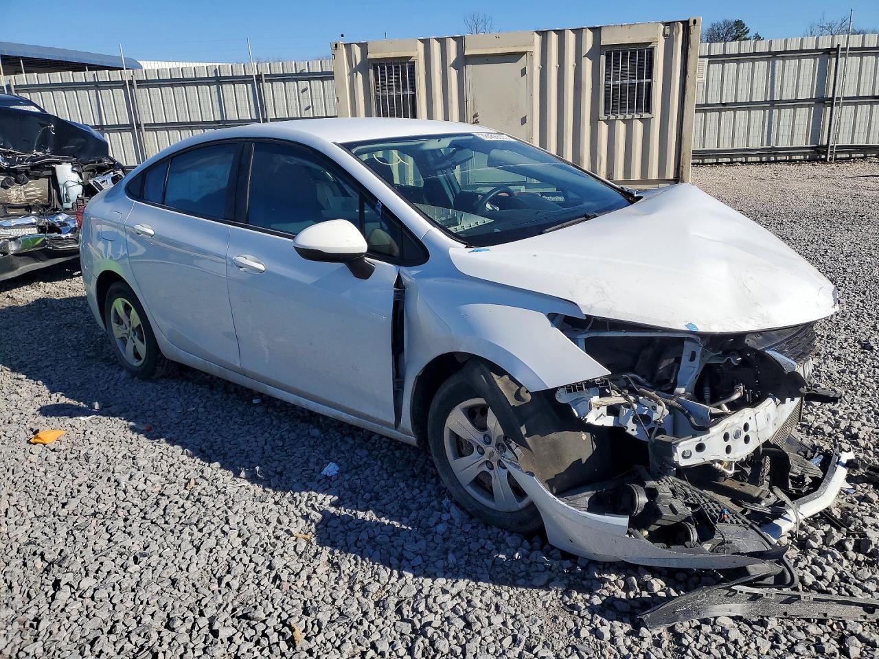 2017 Chevrolet Cruze 4d White vin: 1G1BC5SM7H7112111