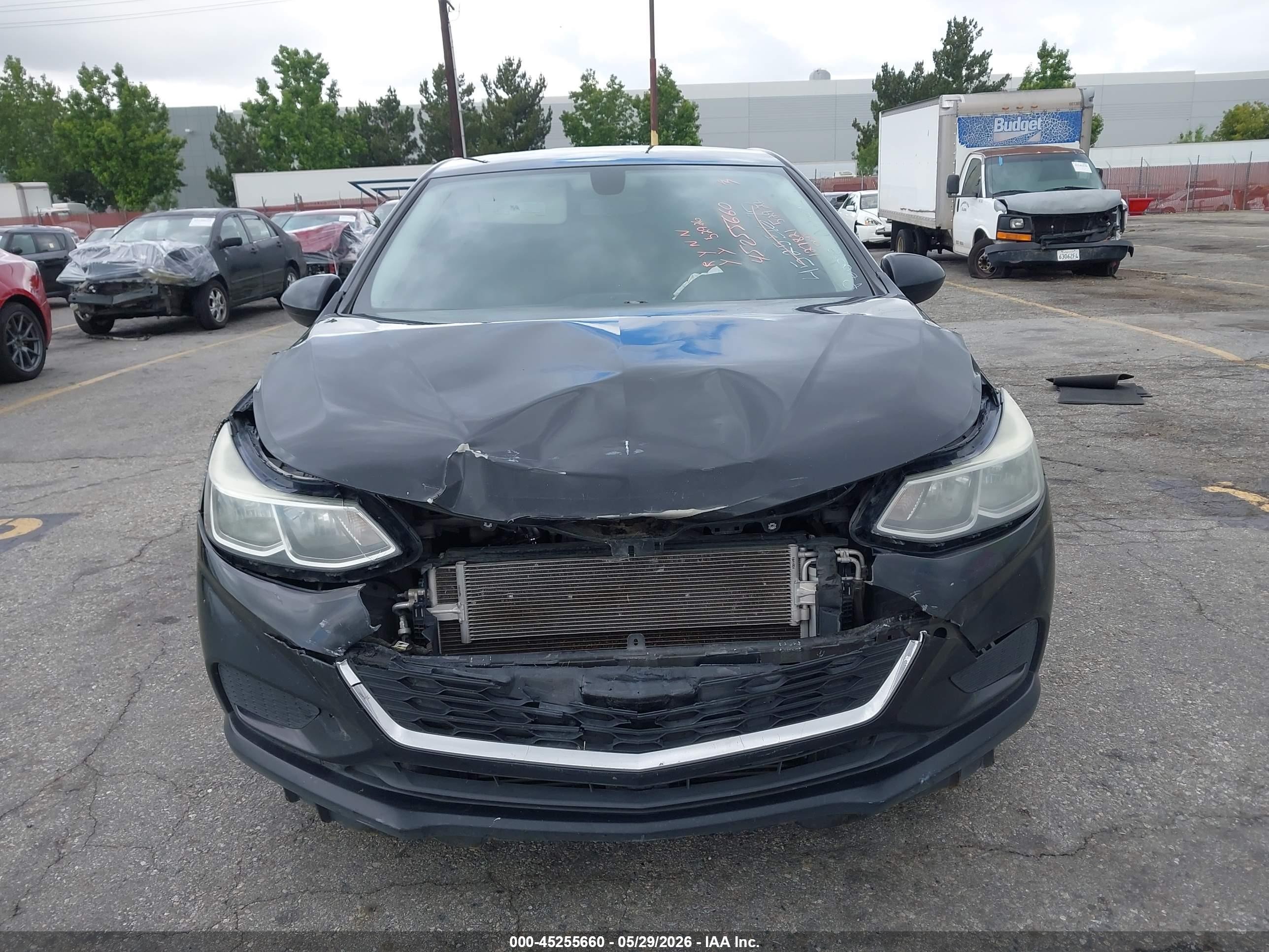 2018 Chevrolet Cruze Ls Auto Черный vin: 1G1BC5SM7J7212330