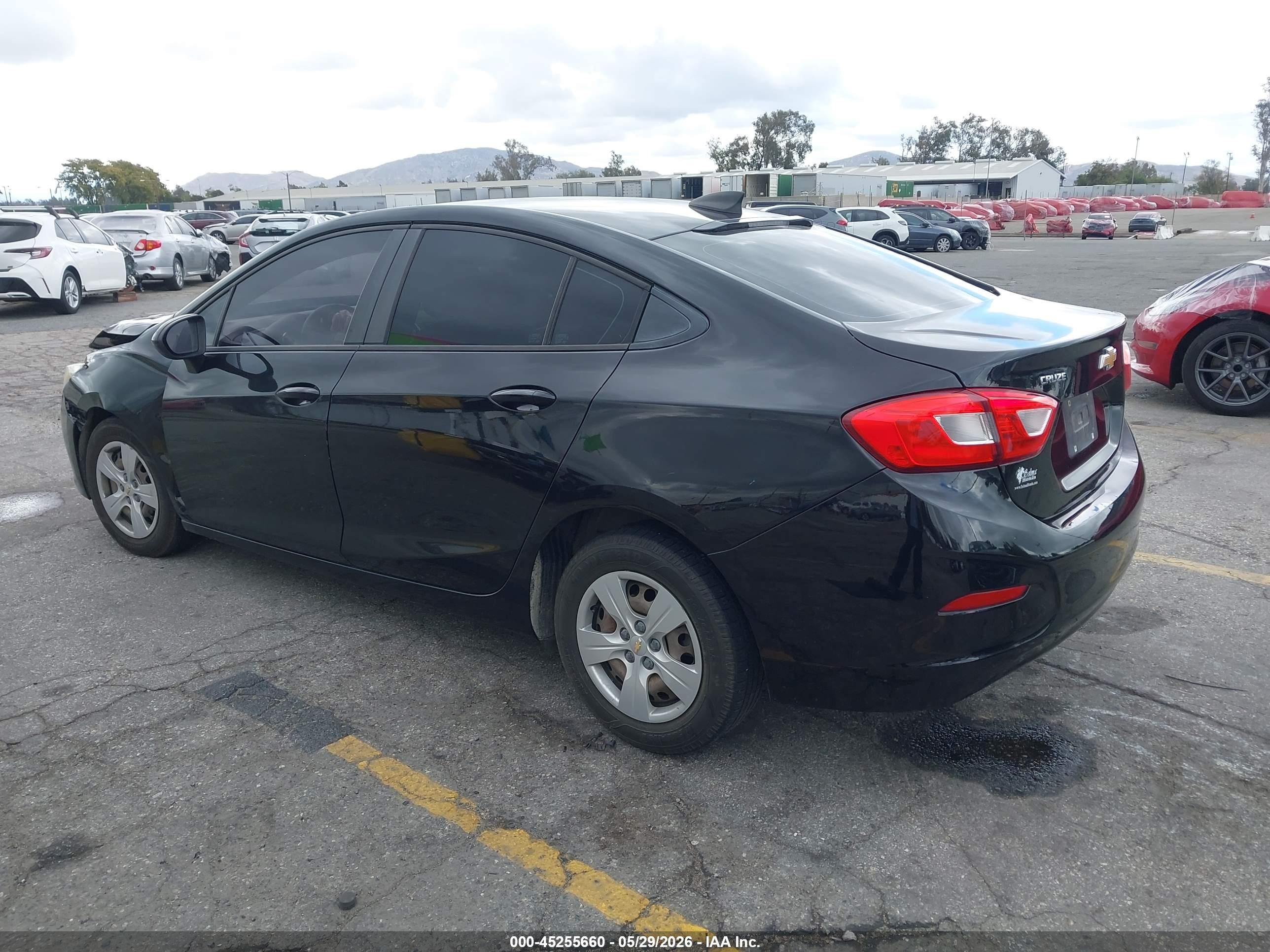 2018 Chevrolet Cruze Ls Auto Черный vin: 1G1BC5SM7J7212330
