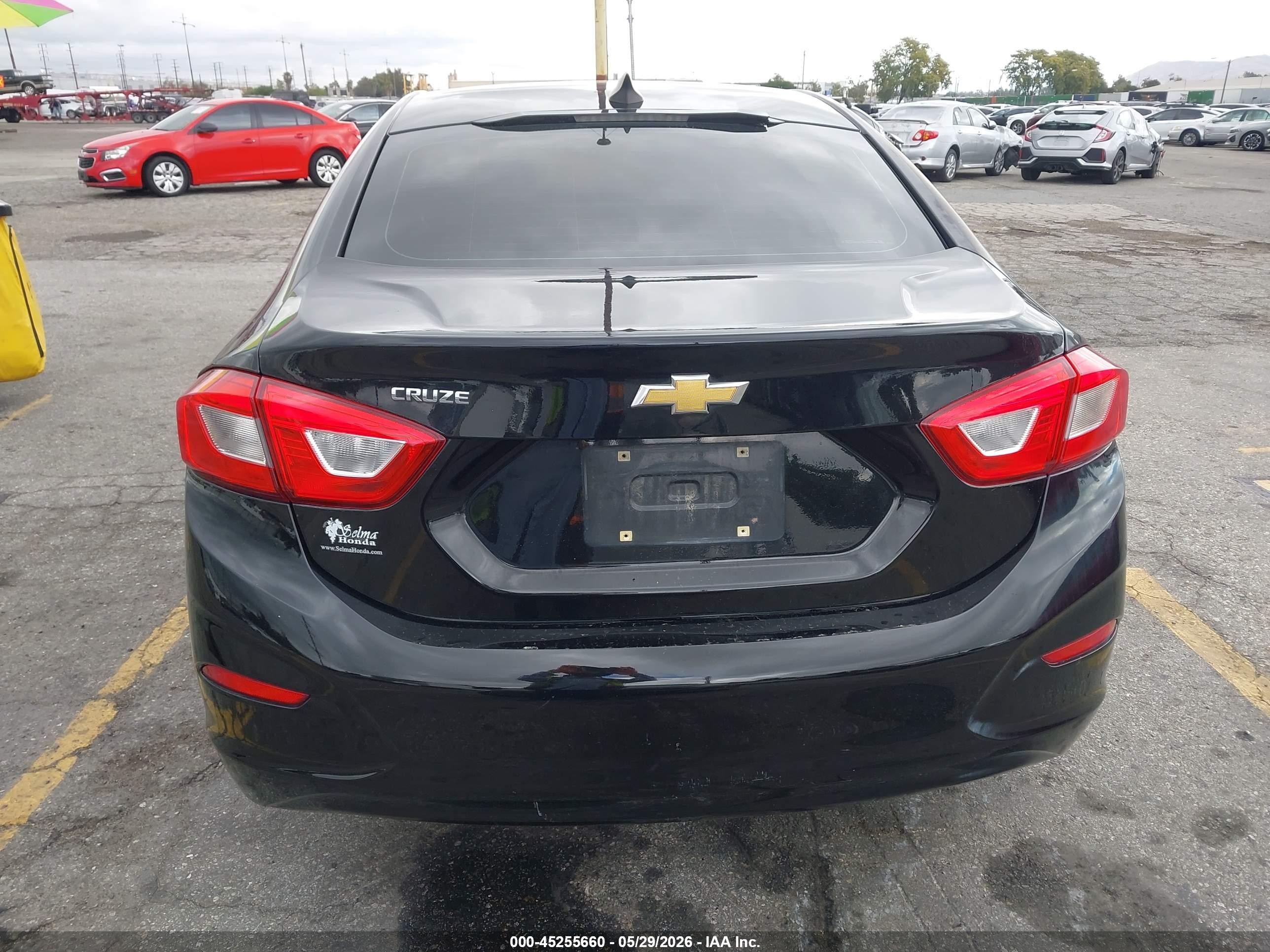 2018 Chevrolet Cruze Ls Auto Черный vin: 1G1BC5SM7J7212330