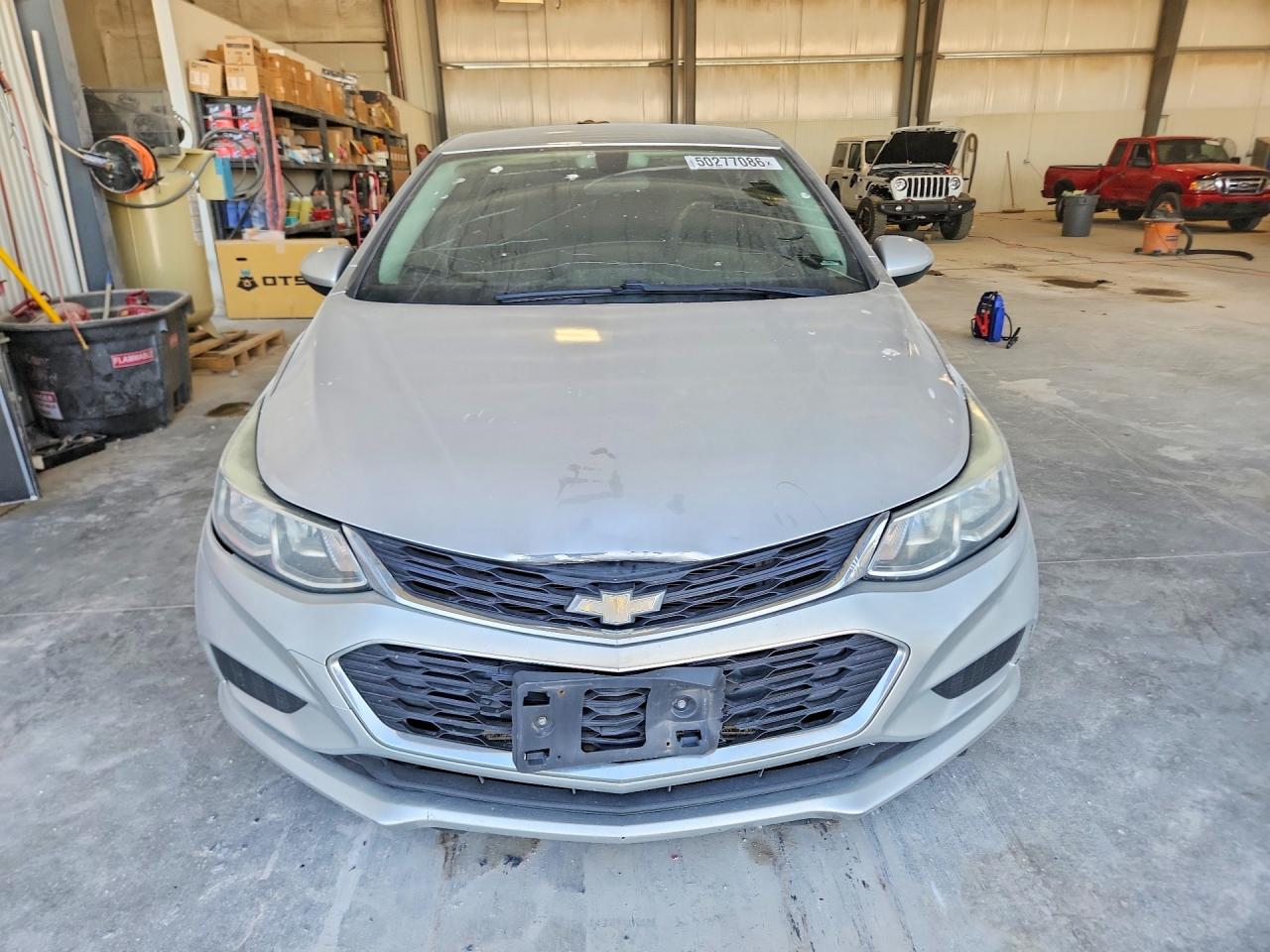 2017 Chevrolet Cruze Ls Silver vin: 1G1BC5SM8H7271381