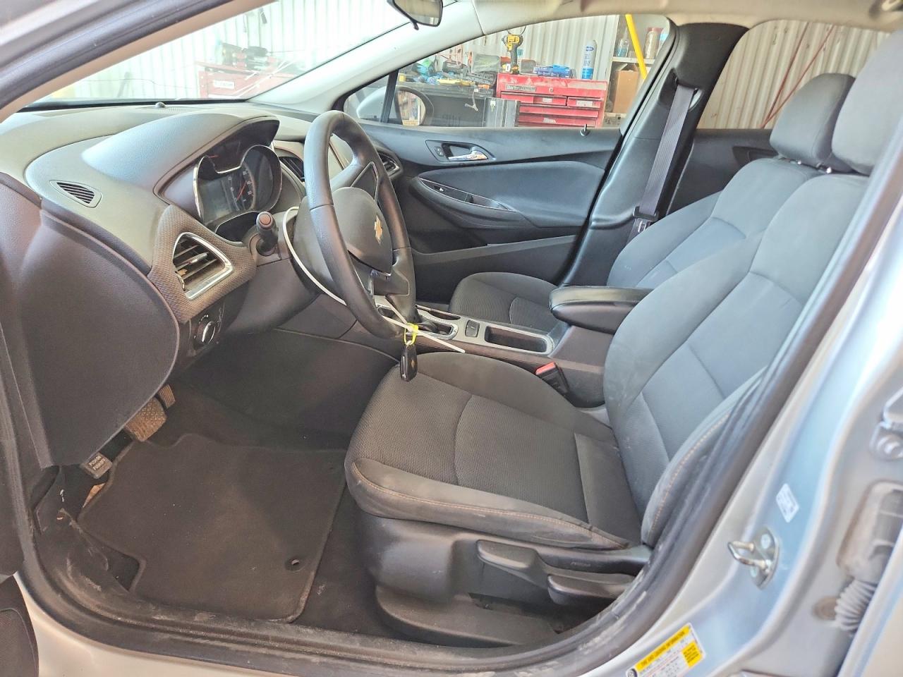 2017 Chevrolet Cruze Ls Silver vin: 1G1BC5SM8H7271381