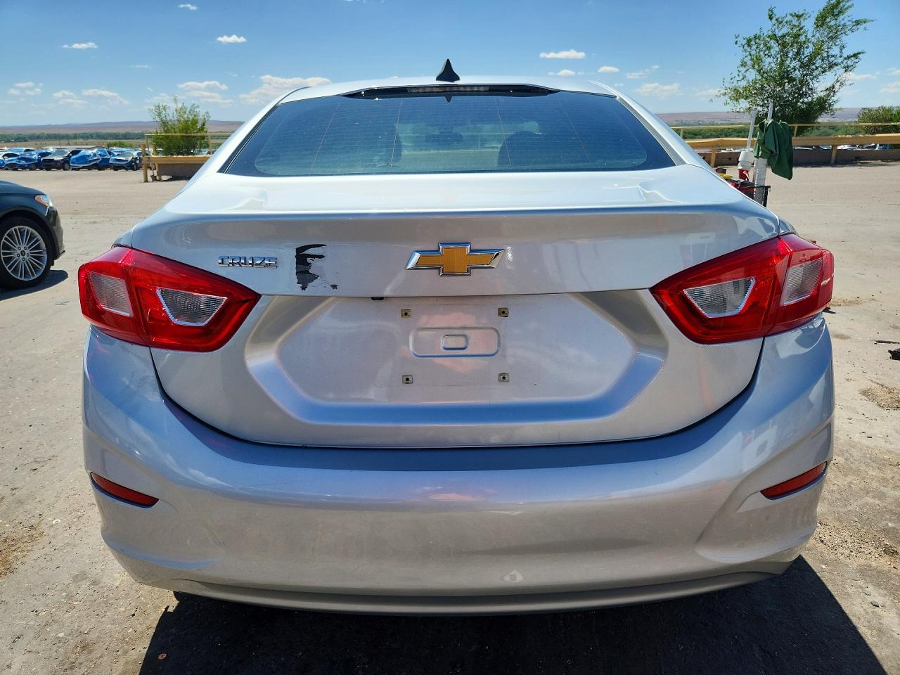 2017 Chevrolet Cruze Ls Silver vin: 1G1BC5SMXH7128884