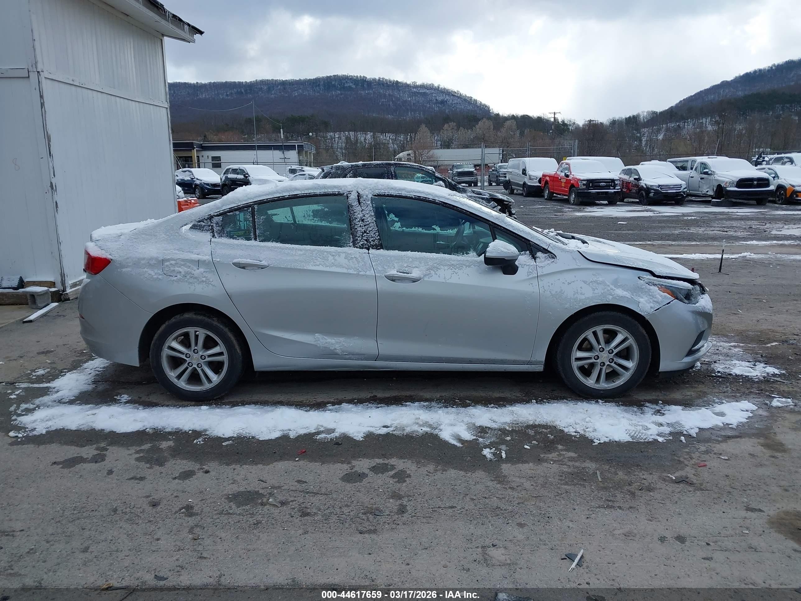 2017 Chevrolet Cruze Lt Auto Серебряный vin: 1G1BE5SM0H7252883