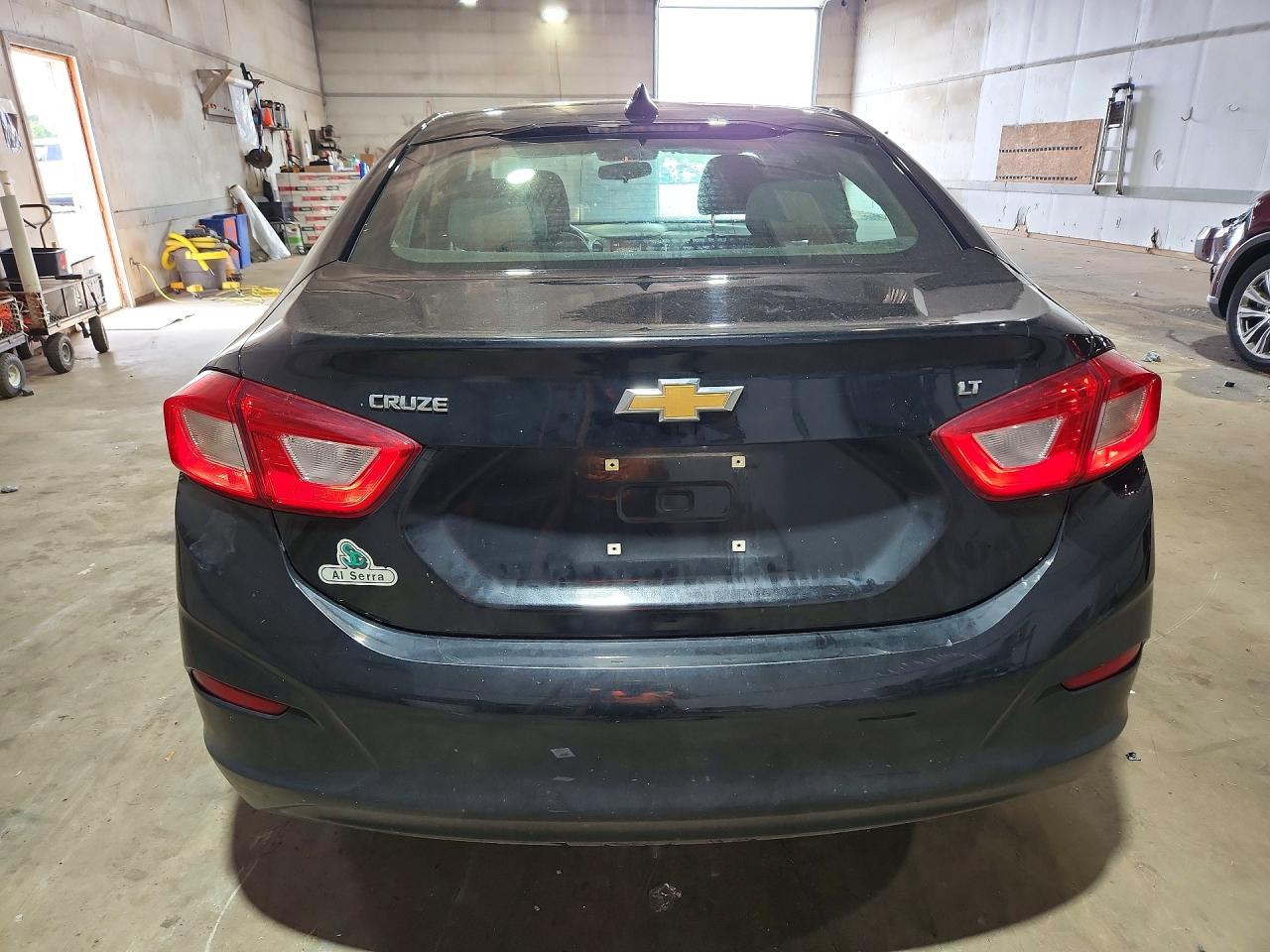 2018 Chevrolet Cruze Lt Black vin: 1G1BE5SM4J7180592