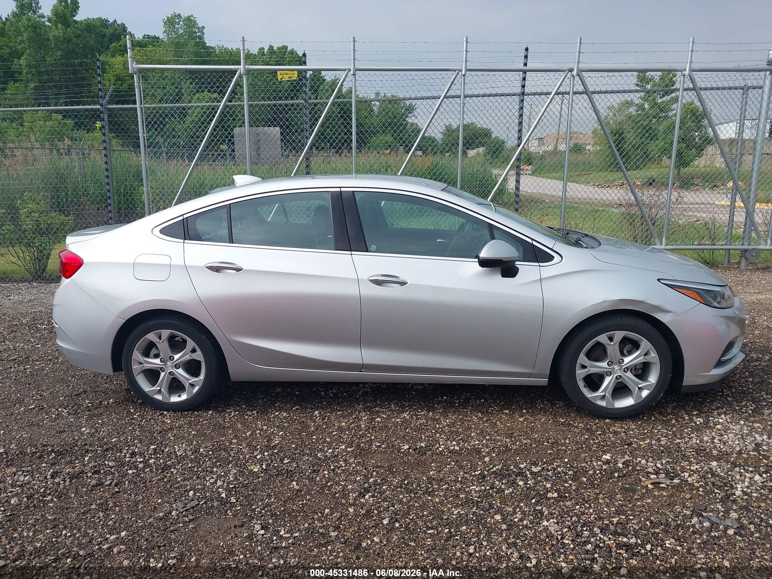 2017 Chevrolet Cruze Premier Auto Серебряный vin: 1G1BF5SM6H7246549