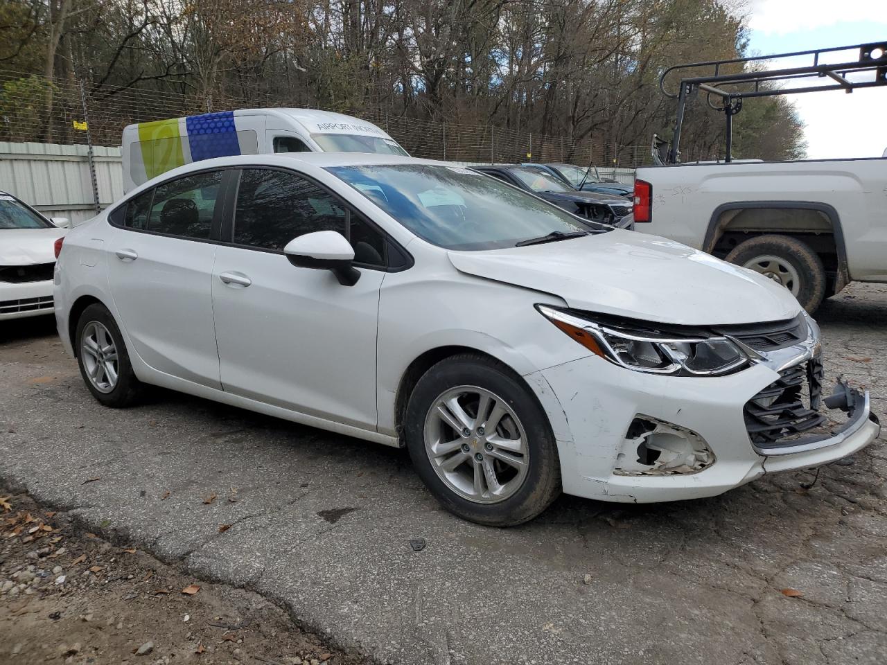 2019 Chevrolet Cruze Белый vin: 1G1BJ5SM4K7102343