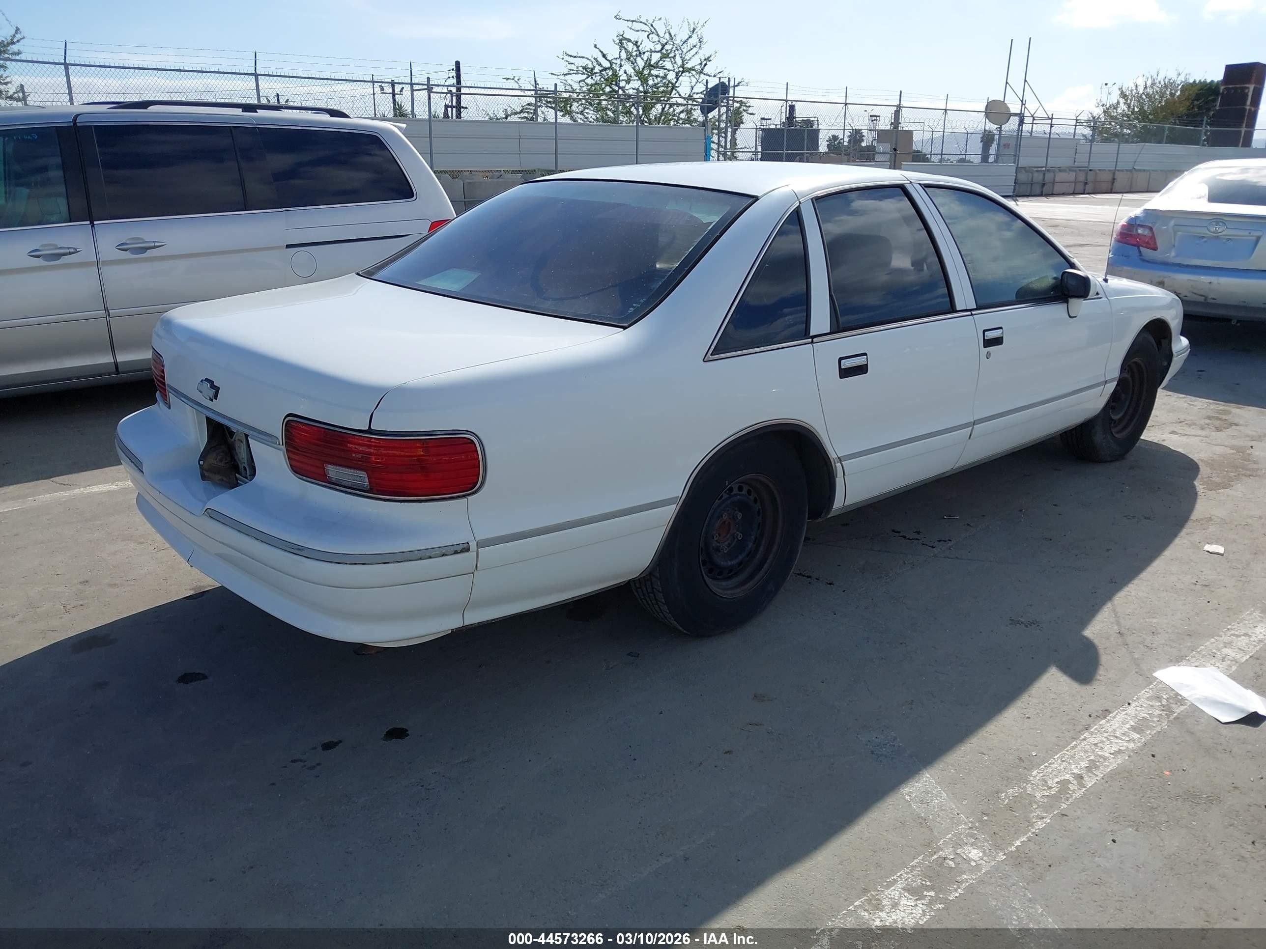 1994 Chevrolet Caprice Classic White vin: 1G1BL52P2RR188433