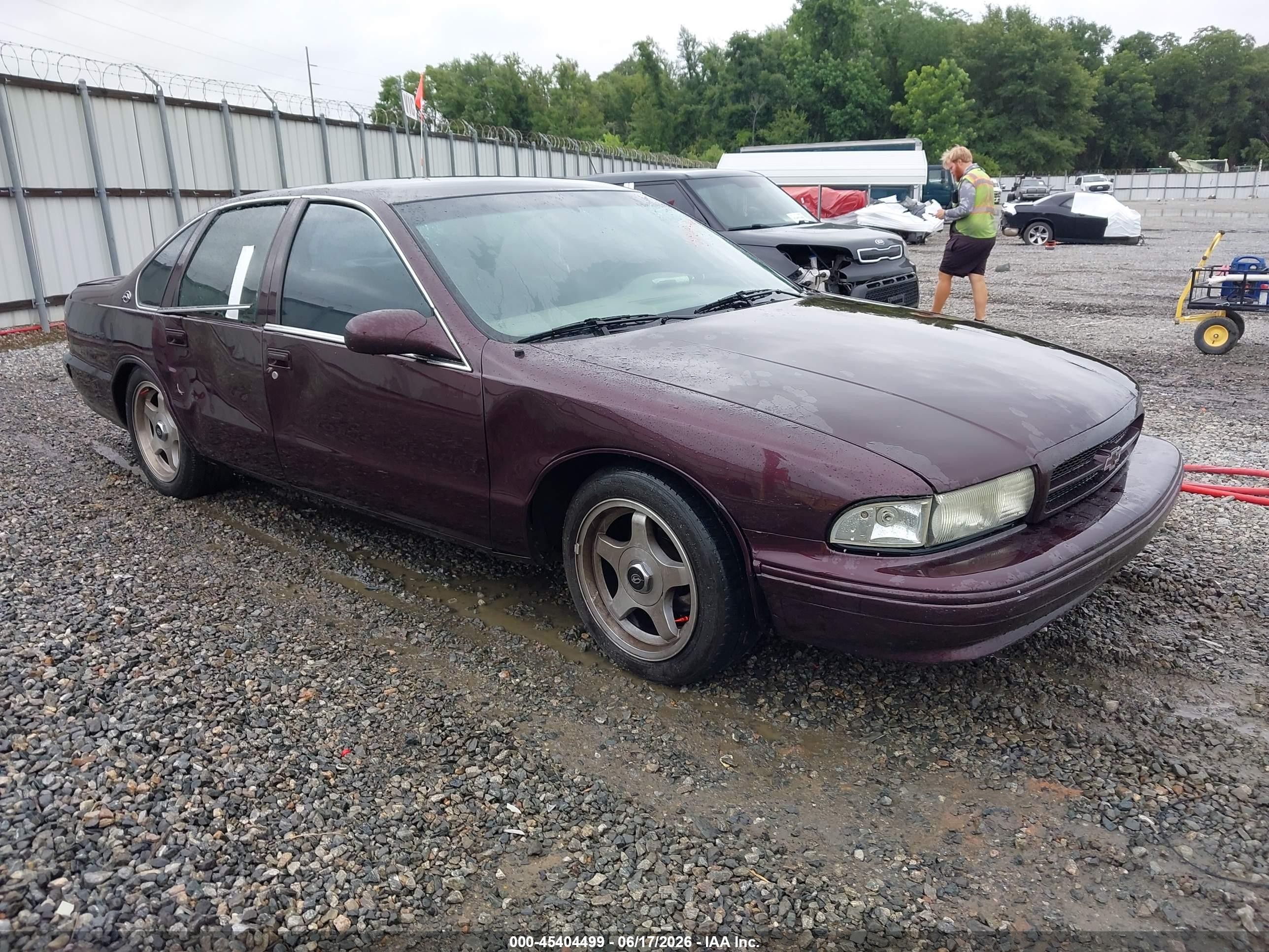 1995 Chevrolet Caprice / Impala Classic Ss Burgundy vin: 1G1BL52P9SR133807