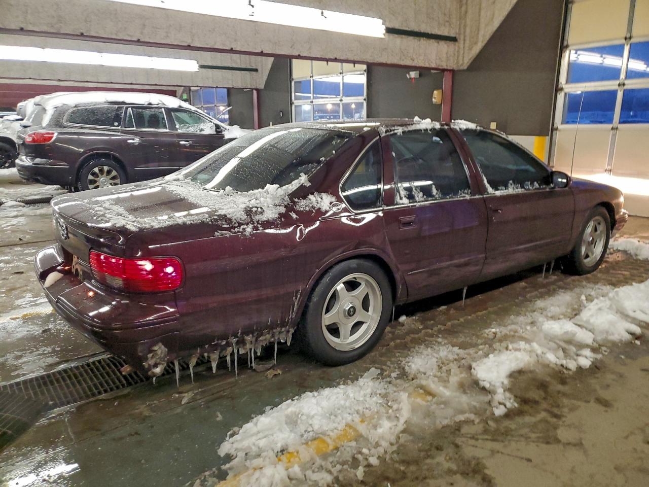 1996 Chevrolet Caprice / Impala Classic Ss Бордовый vin: 1G1BL52P9TR148888