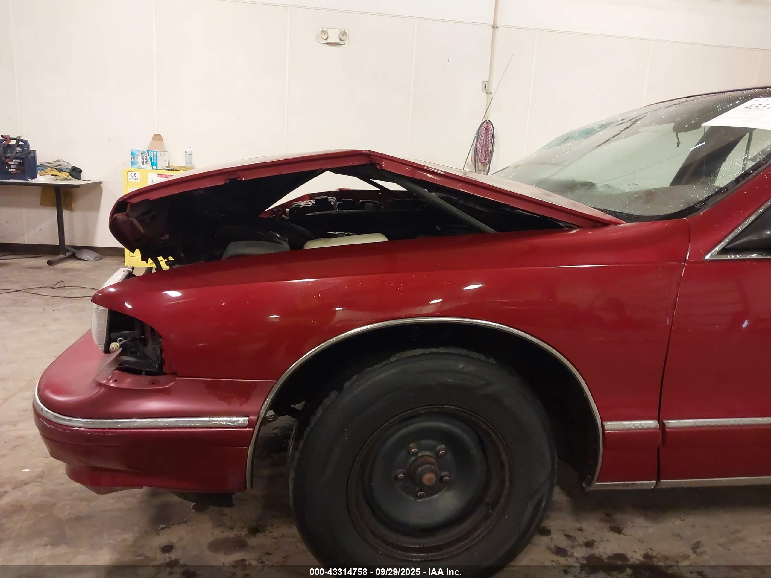 1996 Chevrolet Caprice Classic Red vin: 1G1BL52W3TR120852
