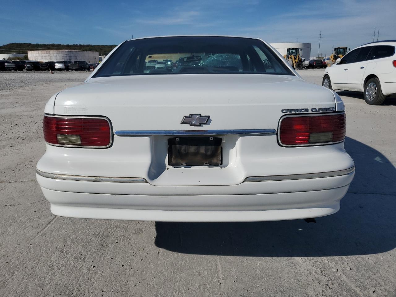 1996 Chevrolet Caprice Classic White vin: 1G1BL52W6TR185839