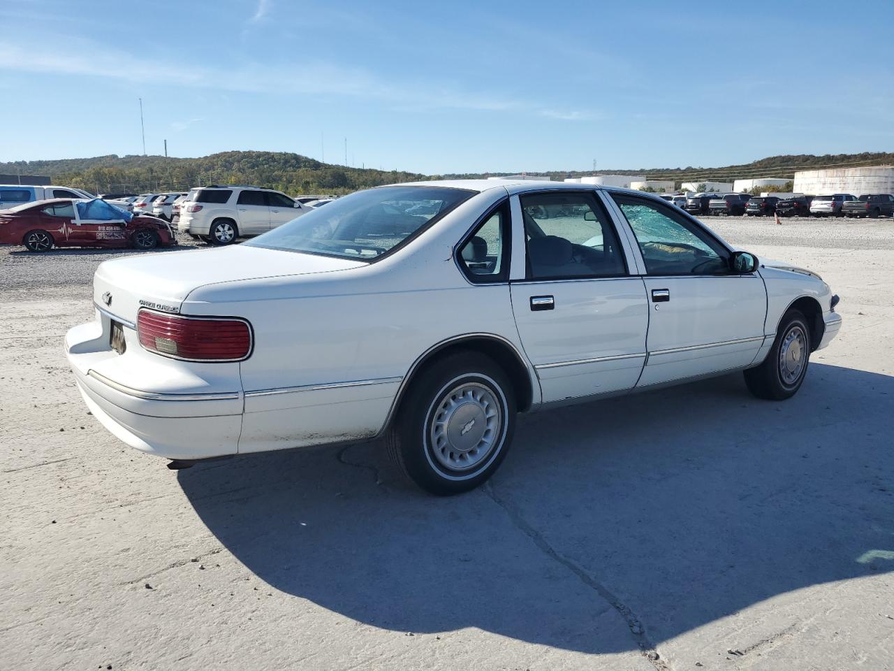1996 Chevrolet Caprice Classic White vin: 1G1BL52W6TR185839