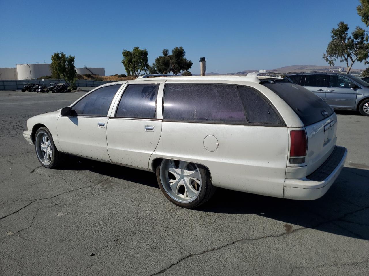 1994 Chevrolet Caprice Classic White vin: 1G1BL82P4RR123410