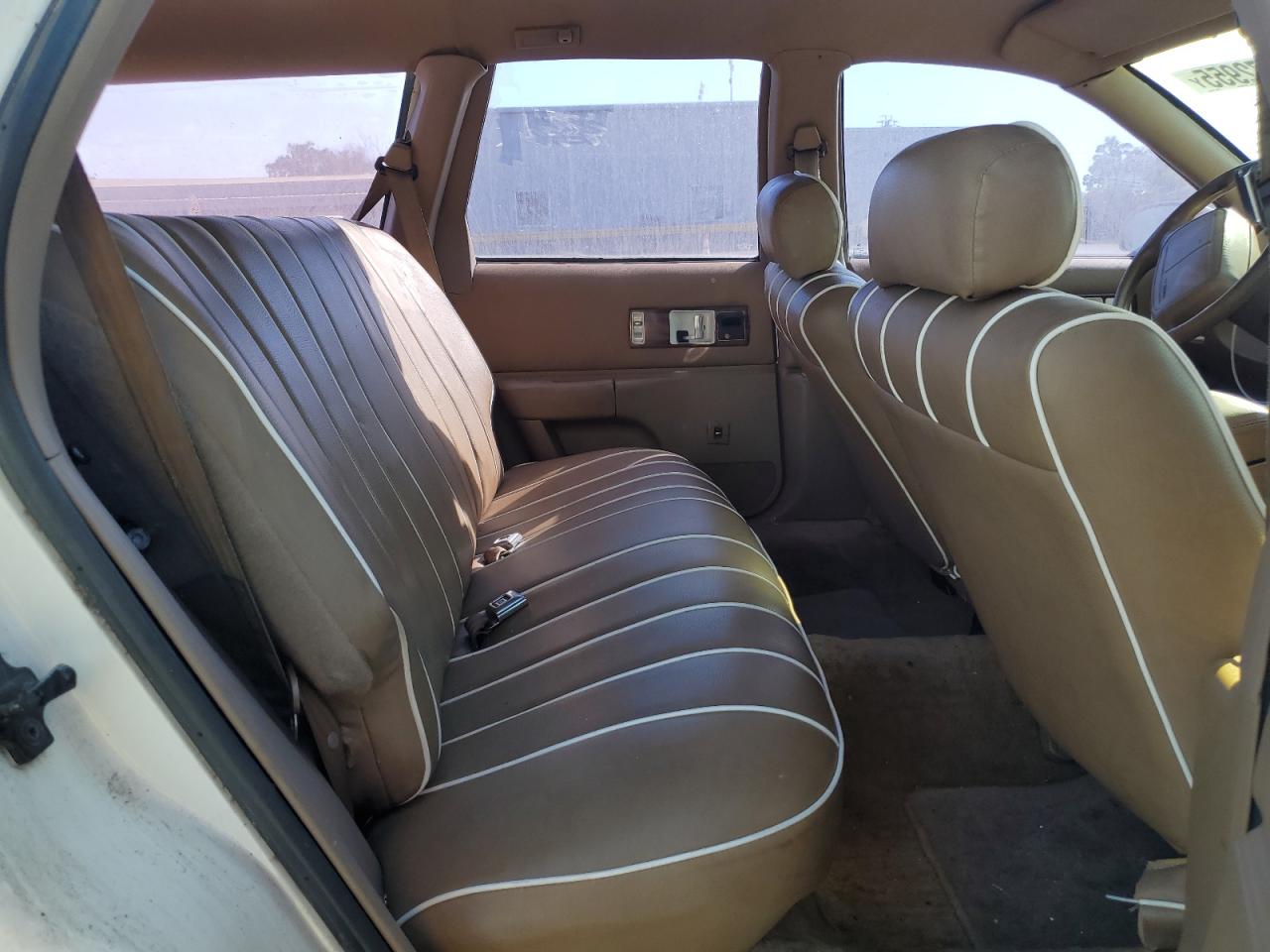 1994 Chevrolet Caprice Classic White vin: 1G1BL82P4RR123410