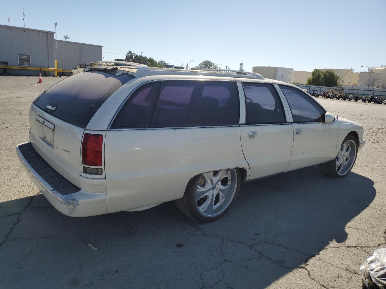 1994 Chevrolet Caprice Classic White vin: 1G1BL82P4RR123410